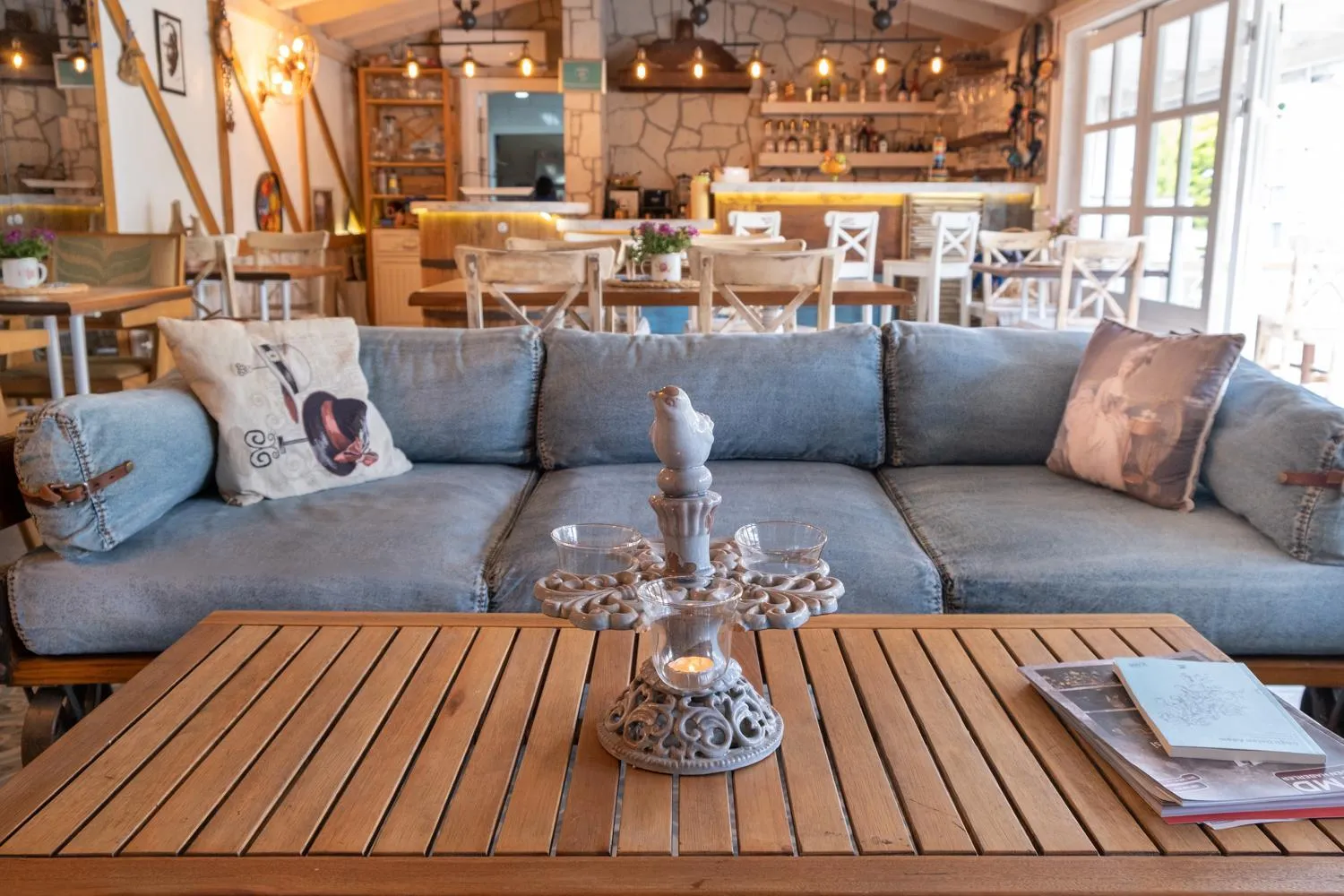 Restaurant/places to eat in Bay C