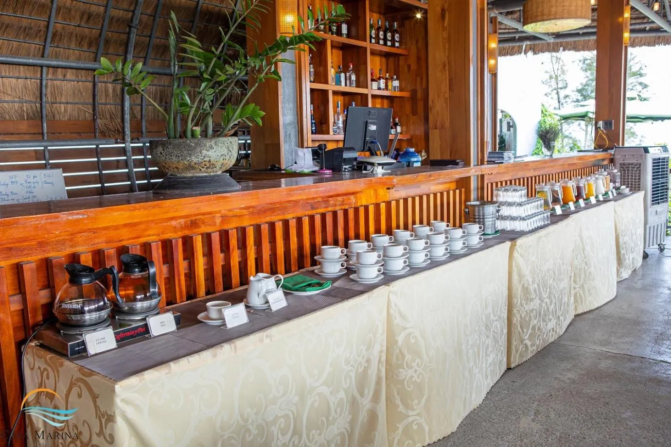 Restaurant/places to eat in Casa Marina Resort