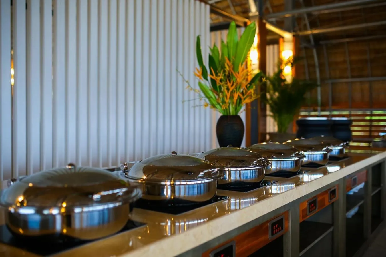 Restaurant/places to eat in Casa Marina Resort