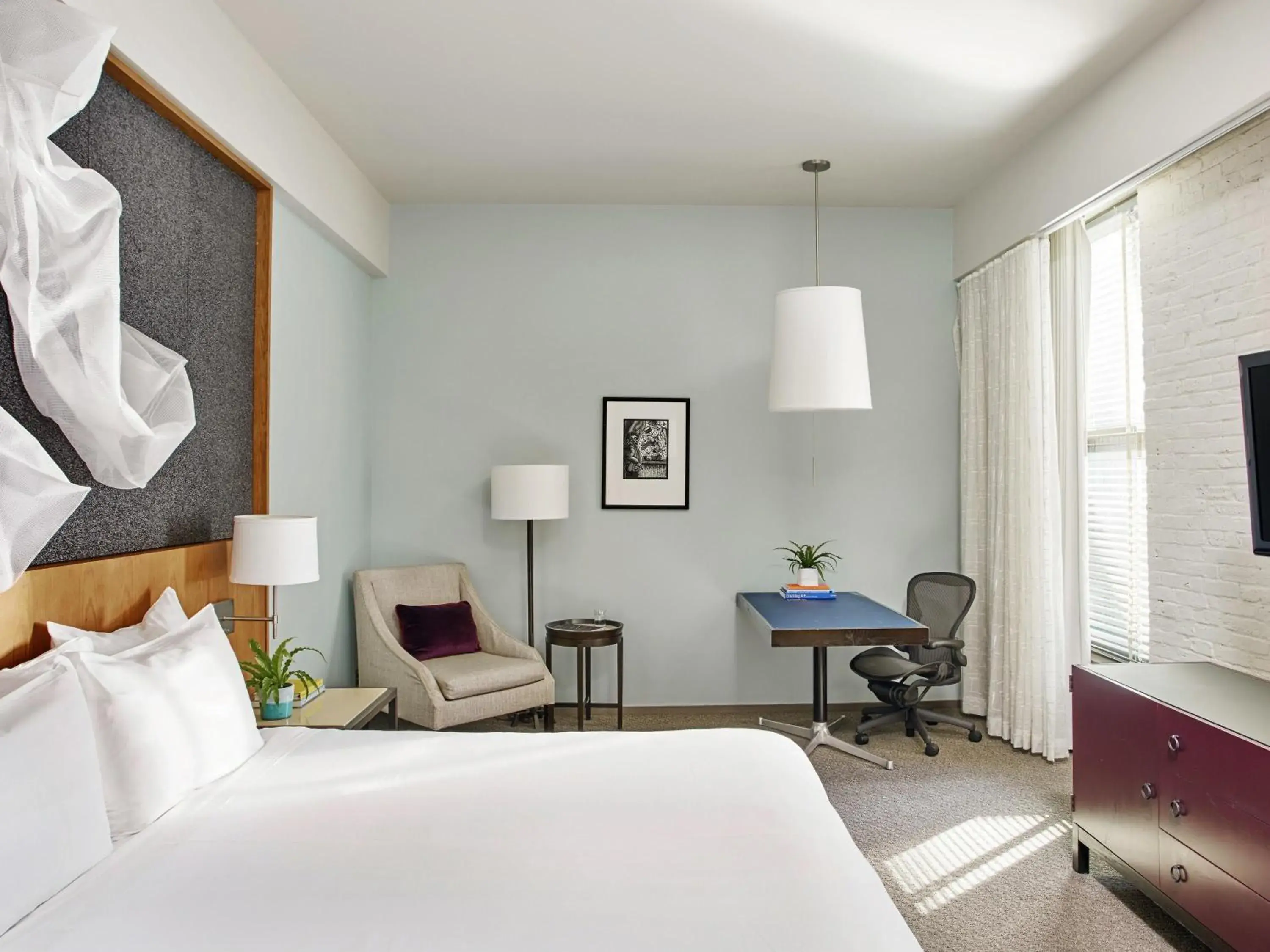 Deluxe King Room in 21c Museum Hotel Louisville Deluxe King Room in 21c Museum Hotel Louisville