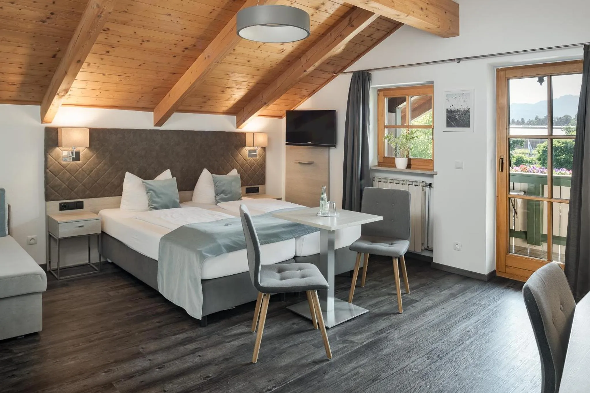 View (from property/room), Bed in Hotel Garni Möwe am See