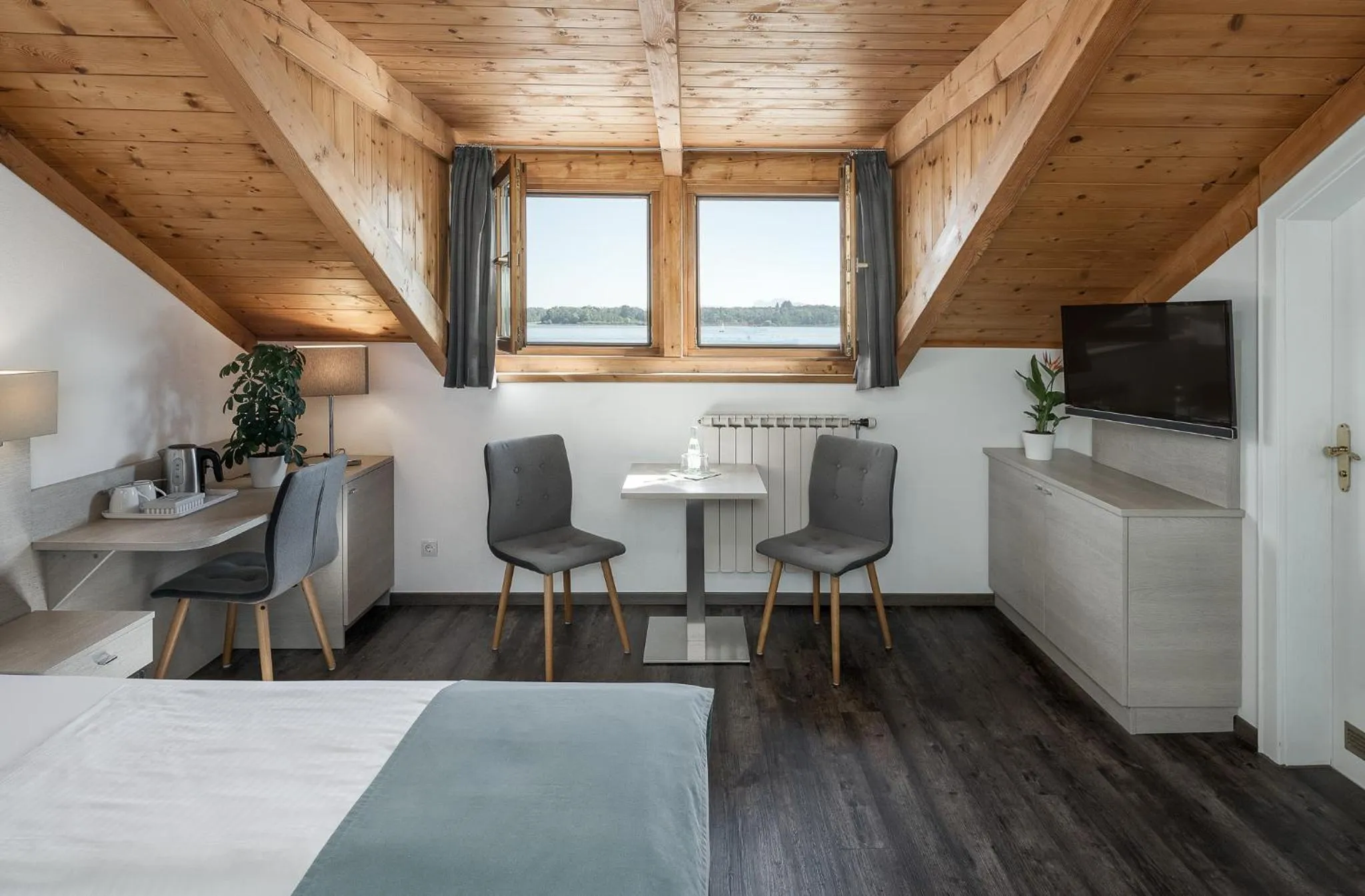 Photo of the whole room in Hotel Garni Möwe am See