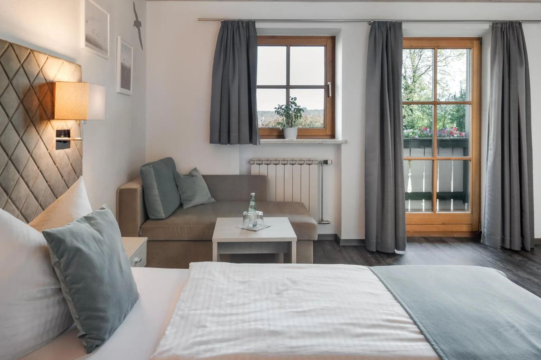 Photo of the whole room, Bed in Hotel Garni Möwe am See