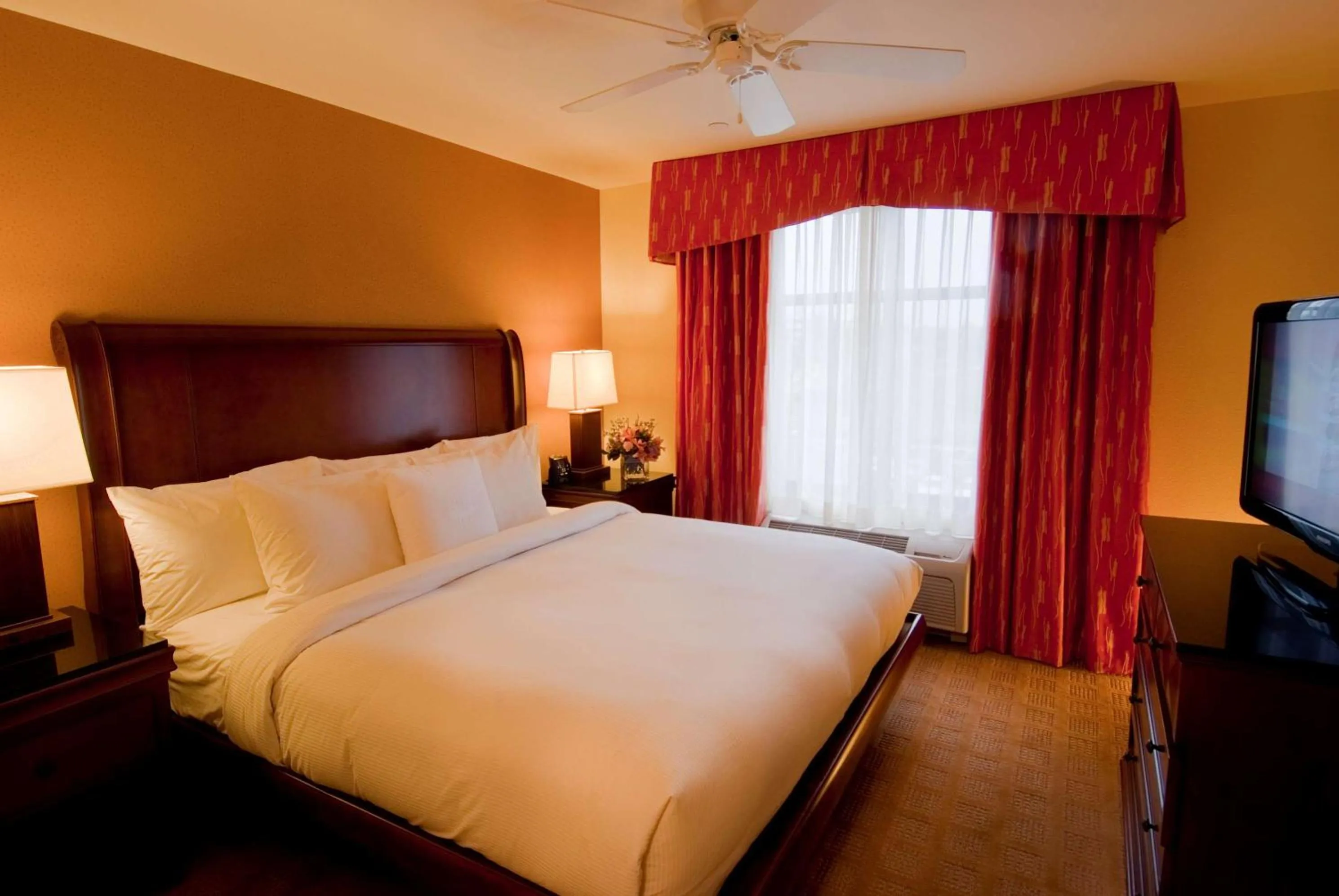 Bed in Homewood Suites by Hilton Rockville- Gaithersburg