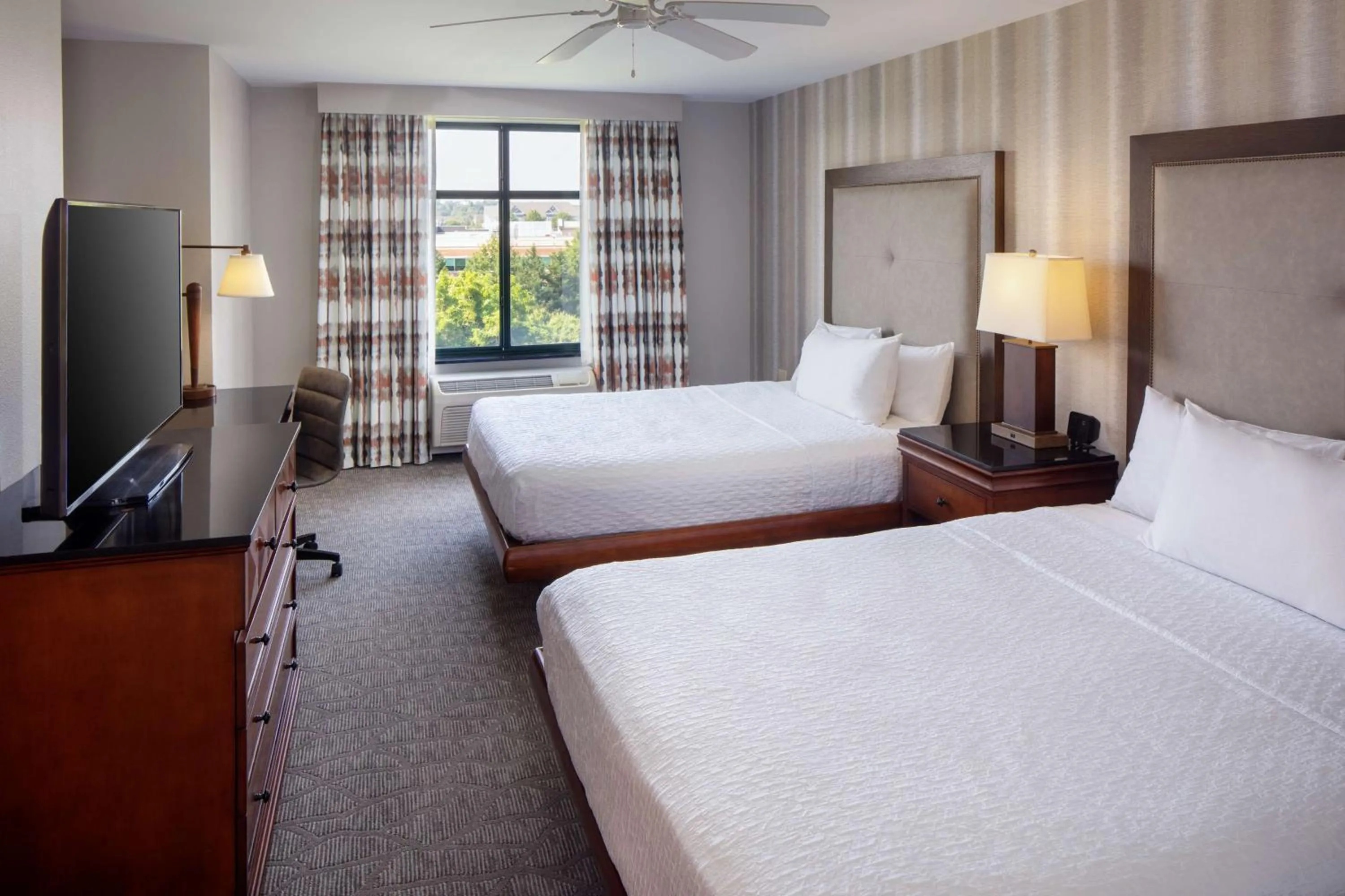 Bed in Homewood Suites by Hilton Rockville- Gaithersburg