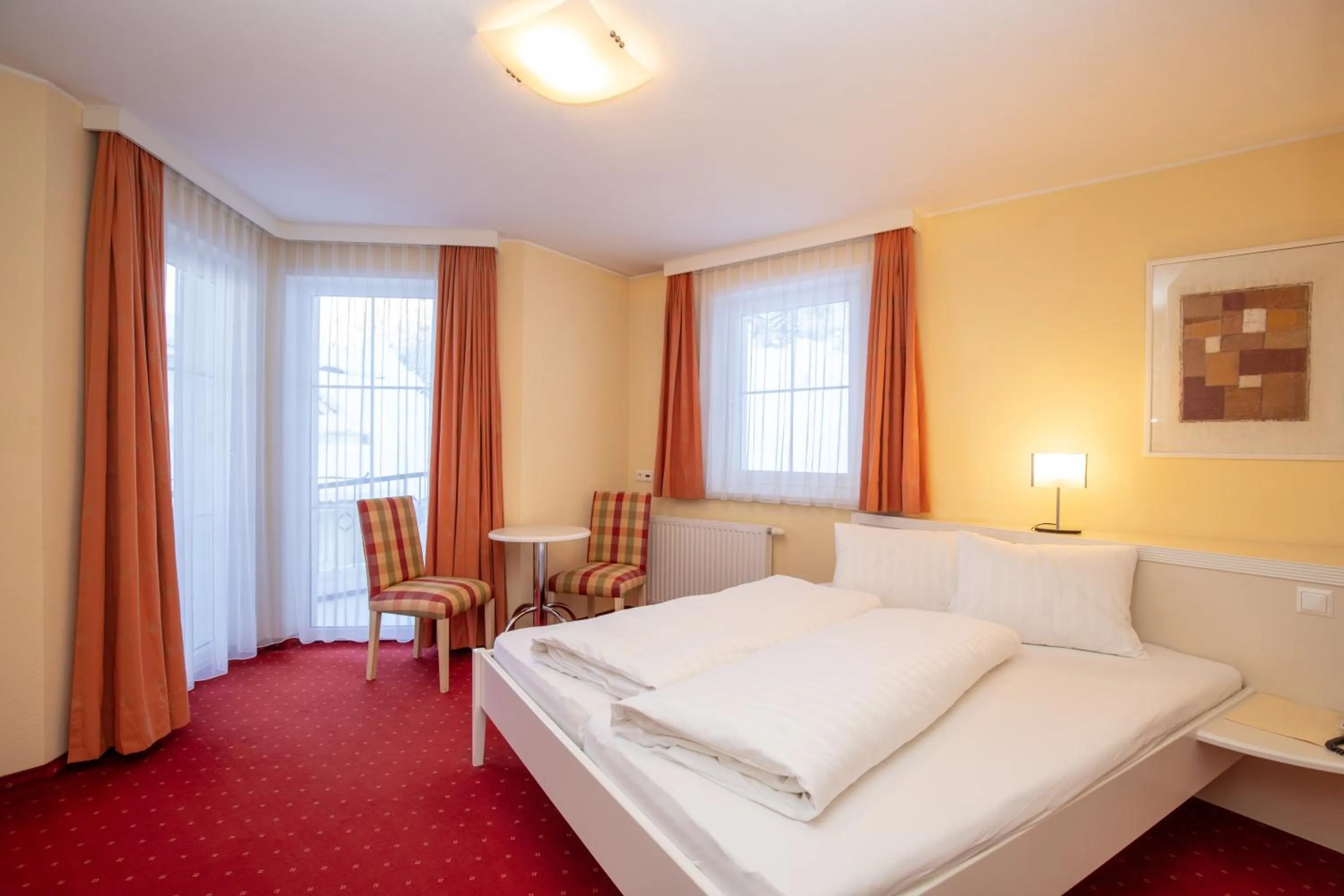 Photo of the whole room, Bed in The Hotel - himmlisch wohlfühlen