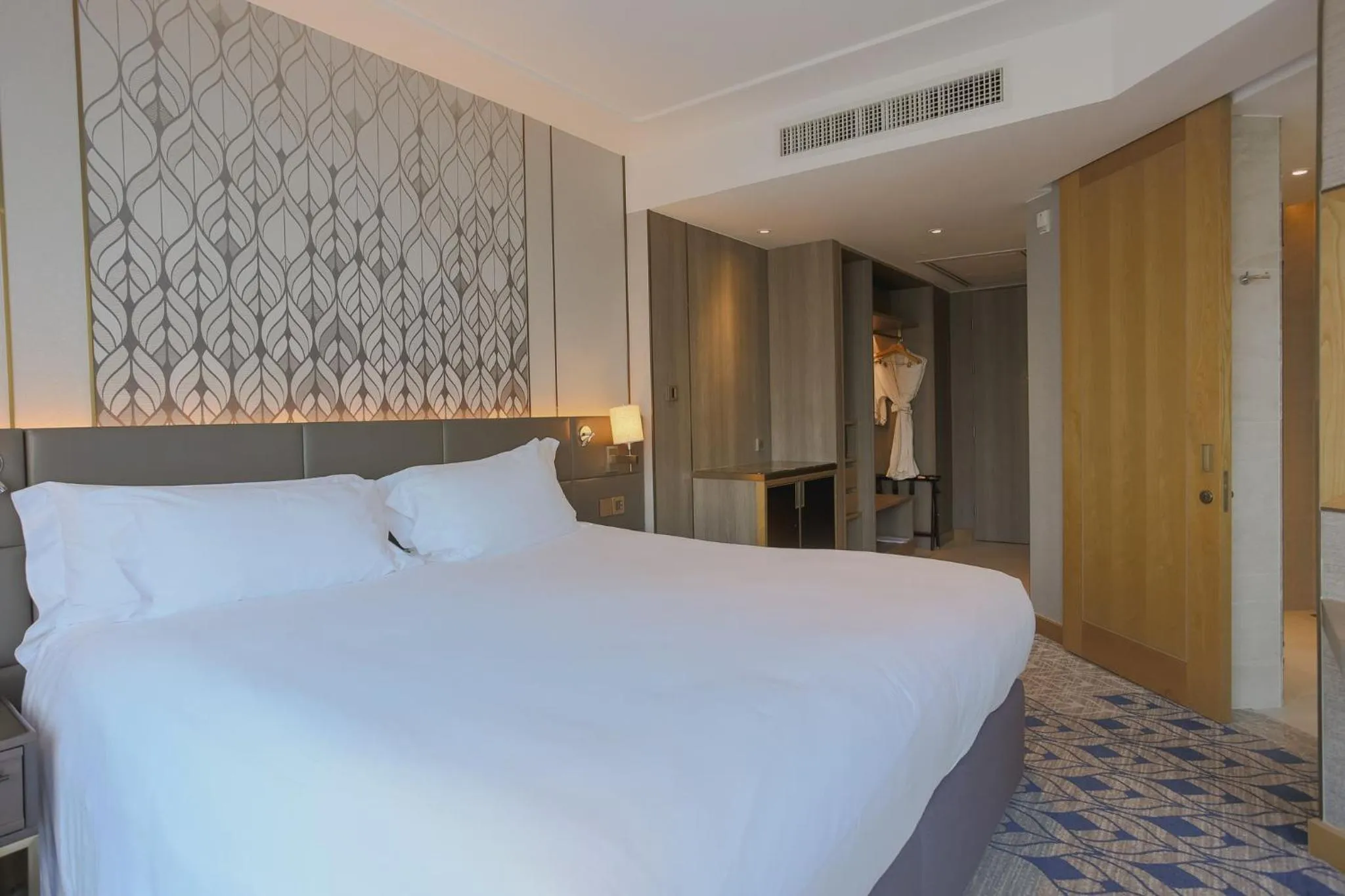 Bedroom, Bed in Centara Grand At CentralWorld