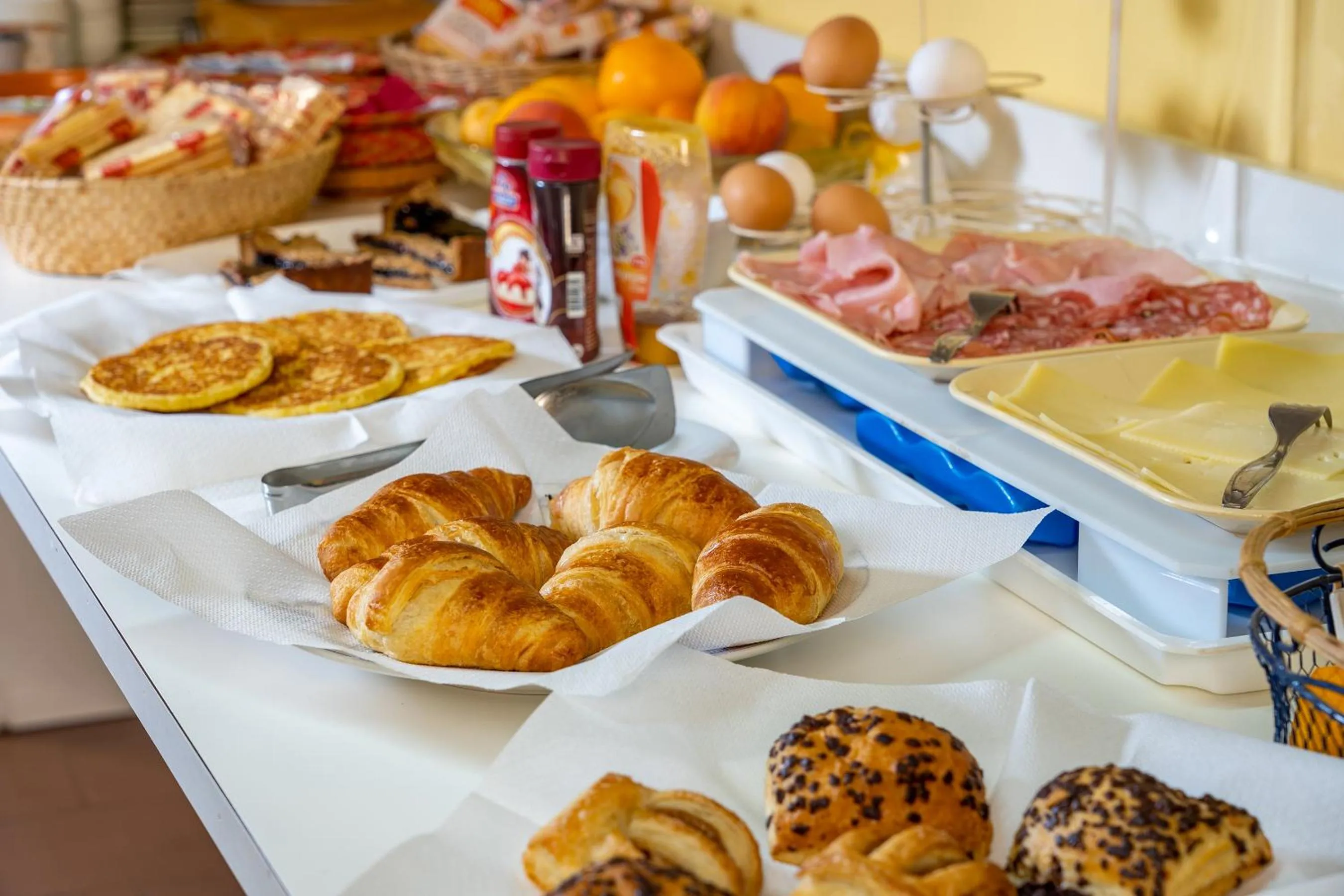Buffet breakfast in Hotel Trasimeno