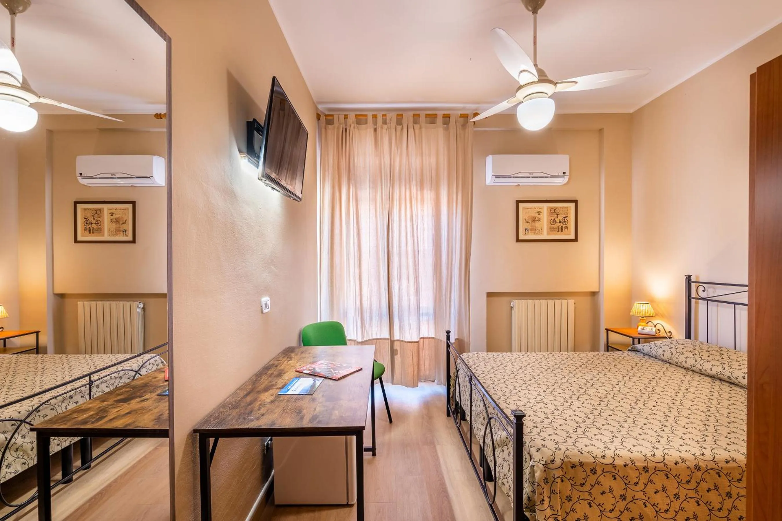 Bedroom, Bed in Hotel Trasimeno