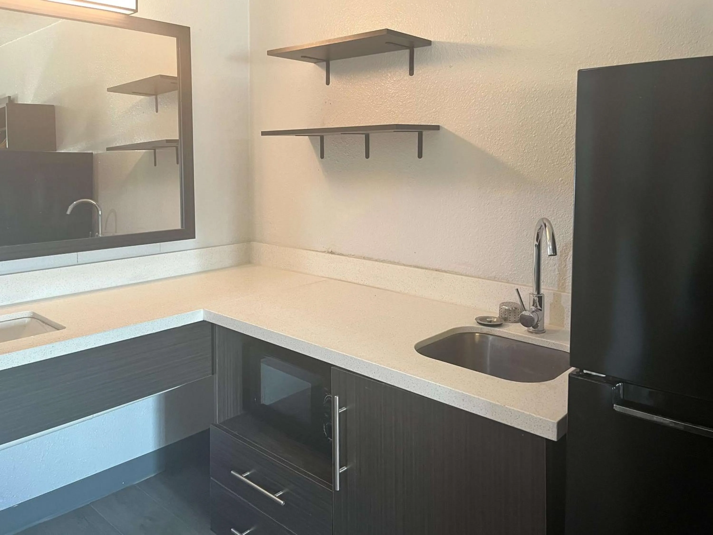 Photo of the whole room, Kitchen/Kitchenette in Super 8 by Wyndham Lake Jackson/Clute