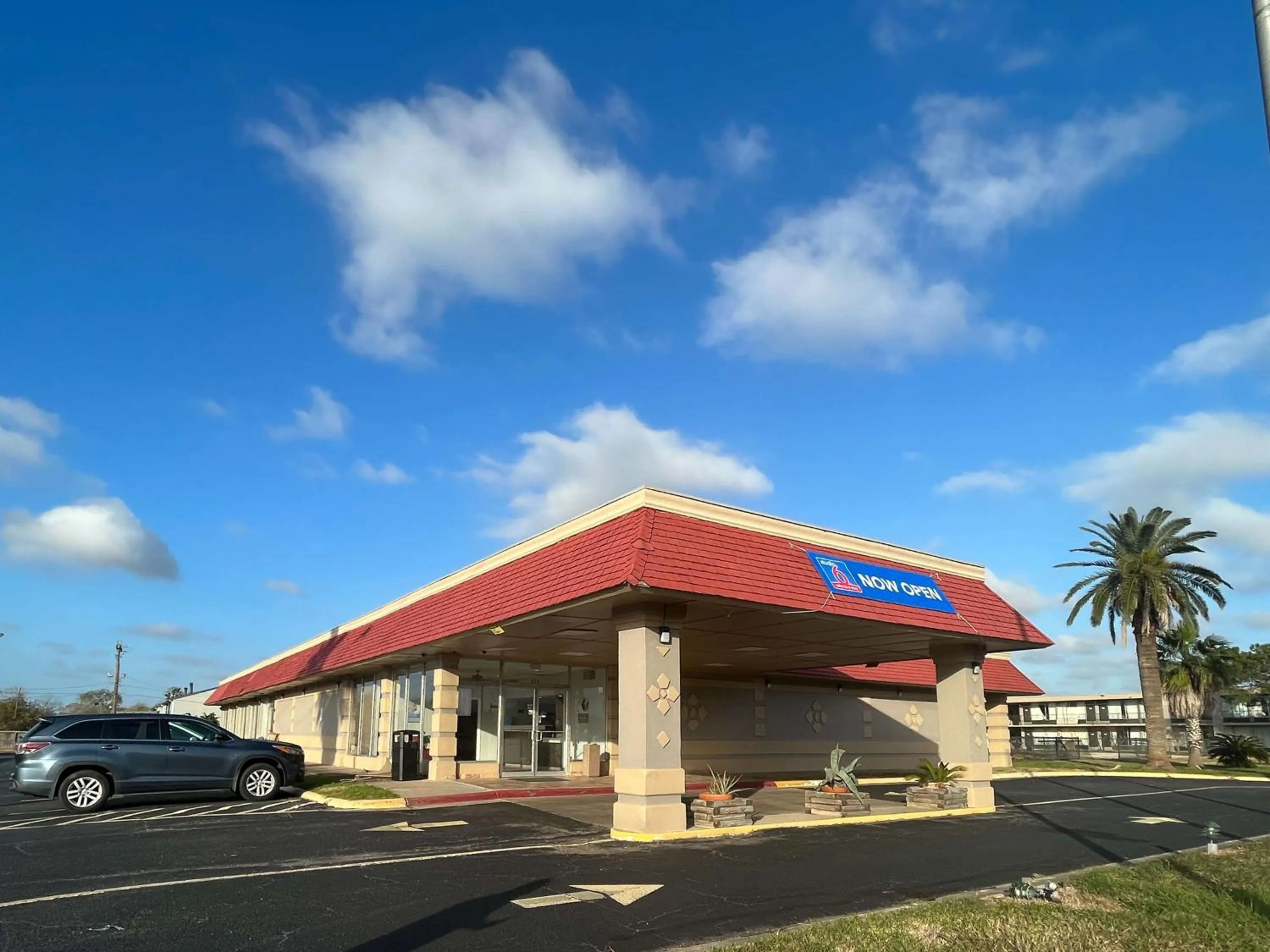Property Building in Super 8 by Wyndham Lake Jackson/Clute