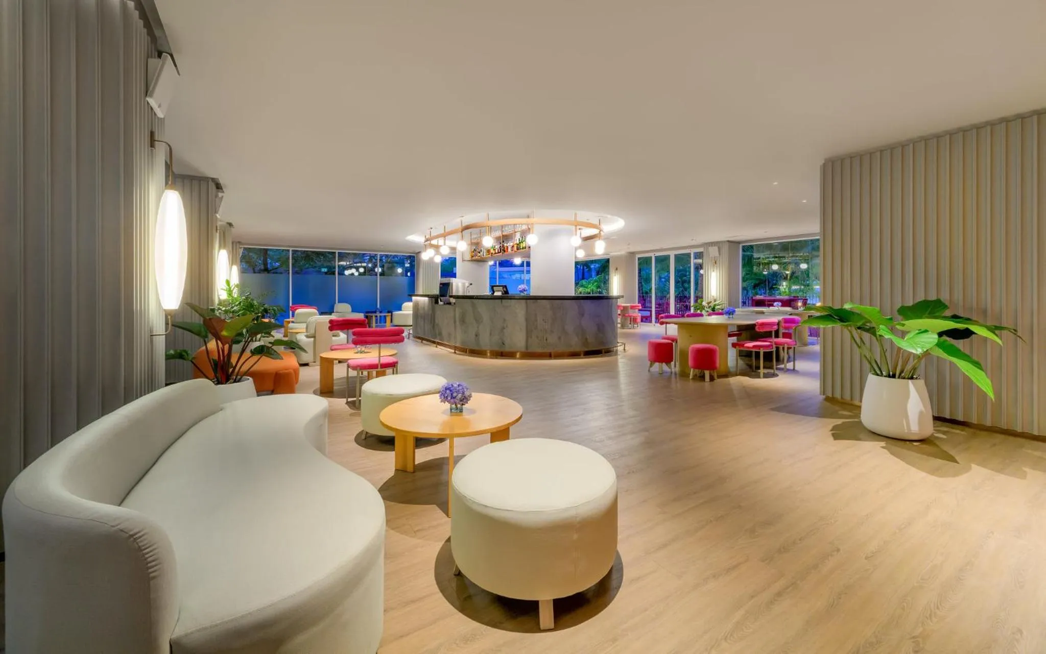 Lounge or bar in Centara Karon Resort Phuket