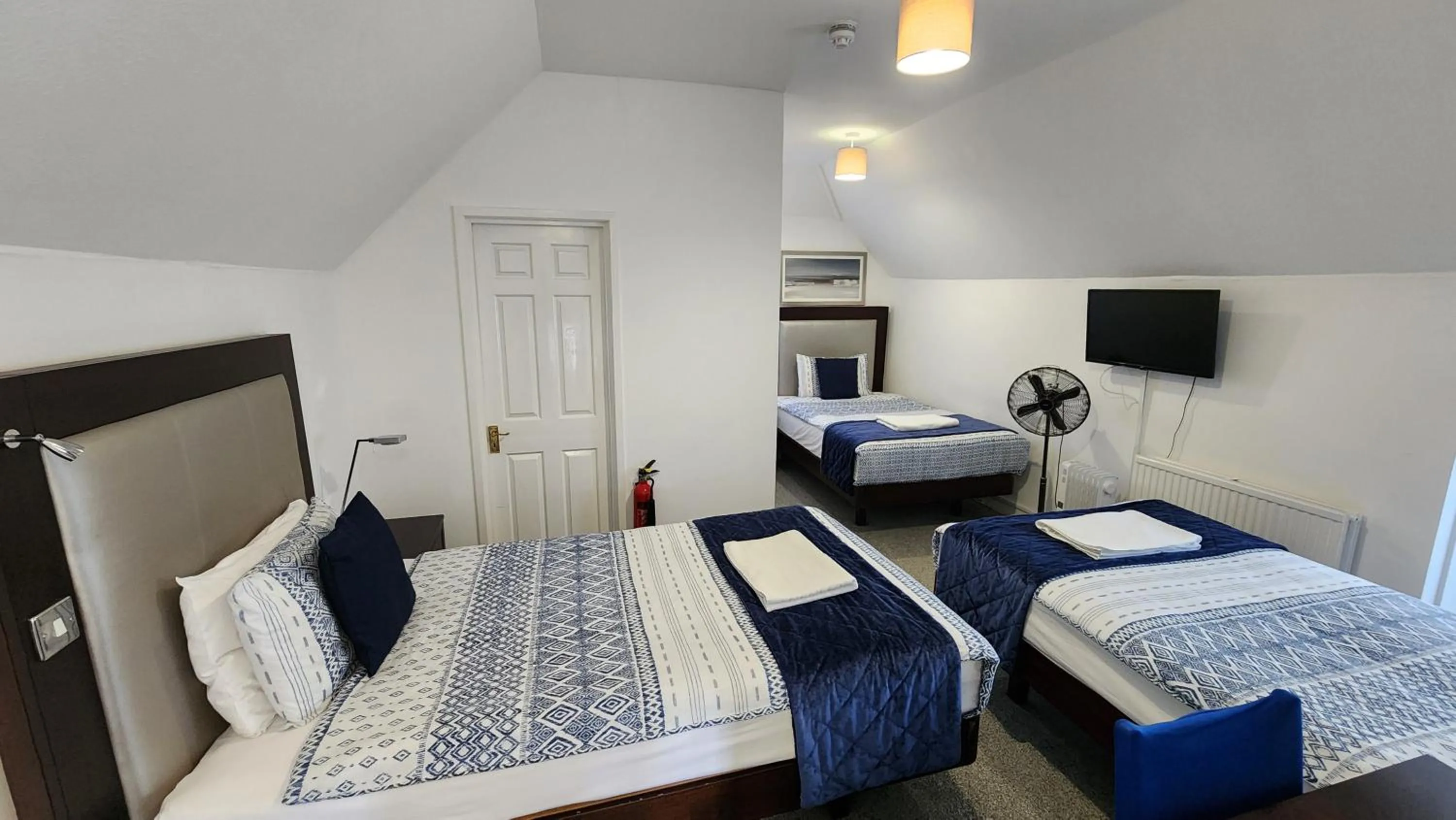 Bedroom, Bed in Gatwick Castle B&B