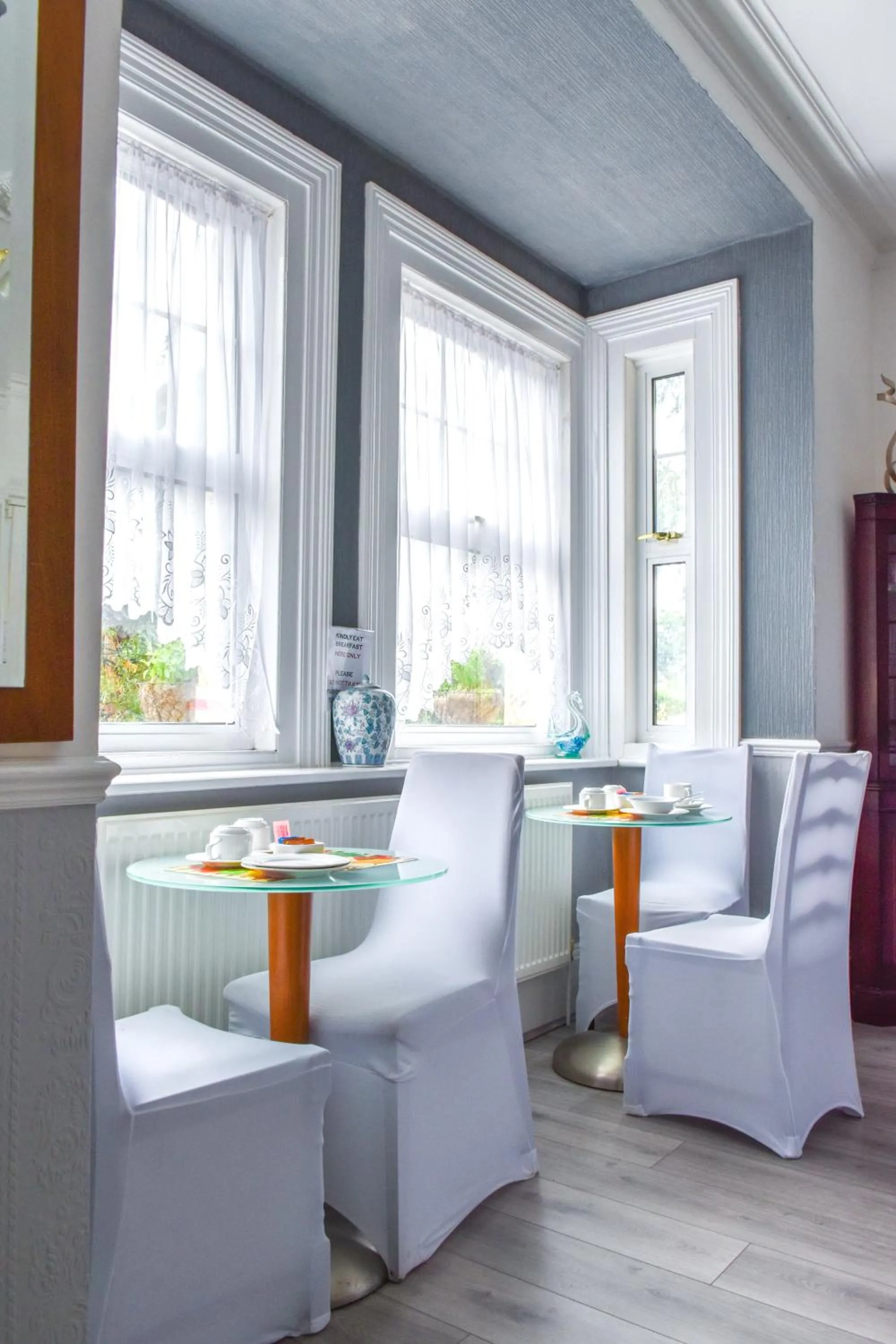 Breakfast in Gatwick Castle B&B