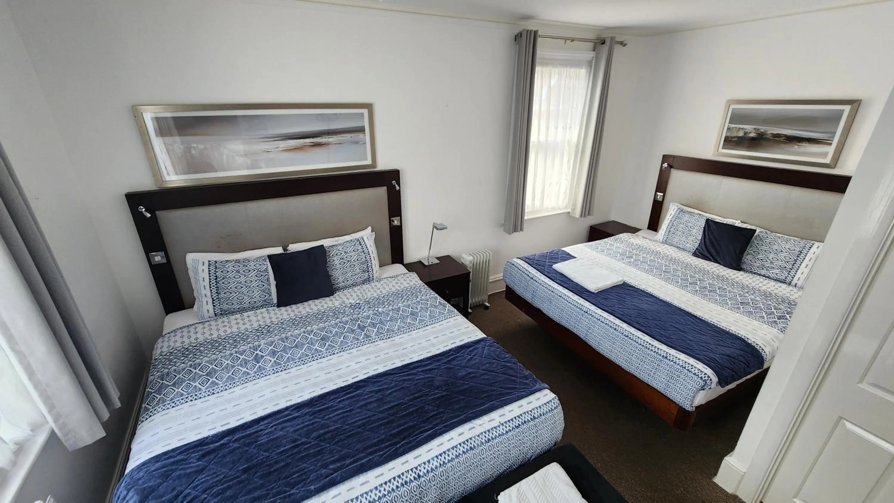 Bedroom, Bed in Gatwick Castle B&B