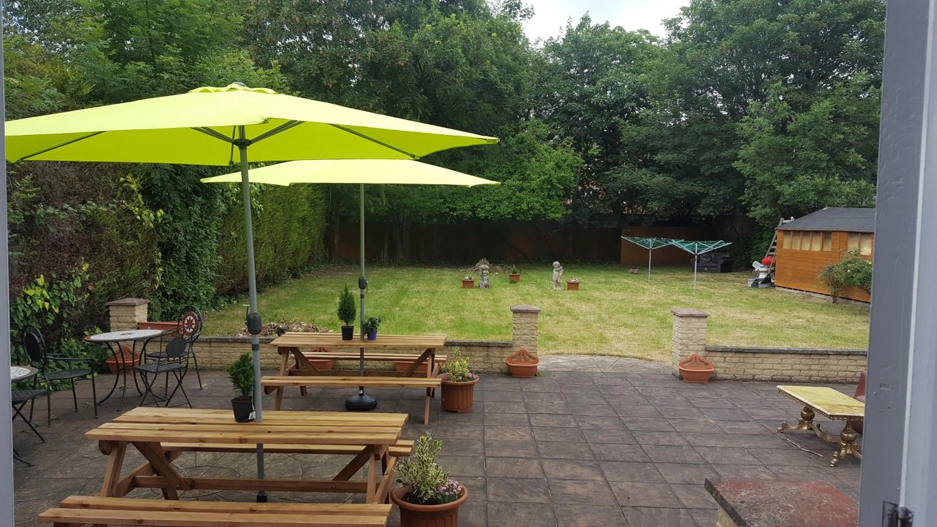 Garden in Gatwick Castle B&B