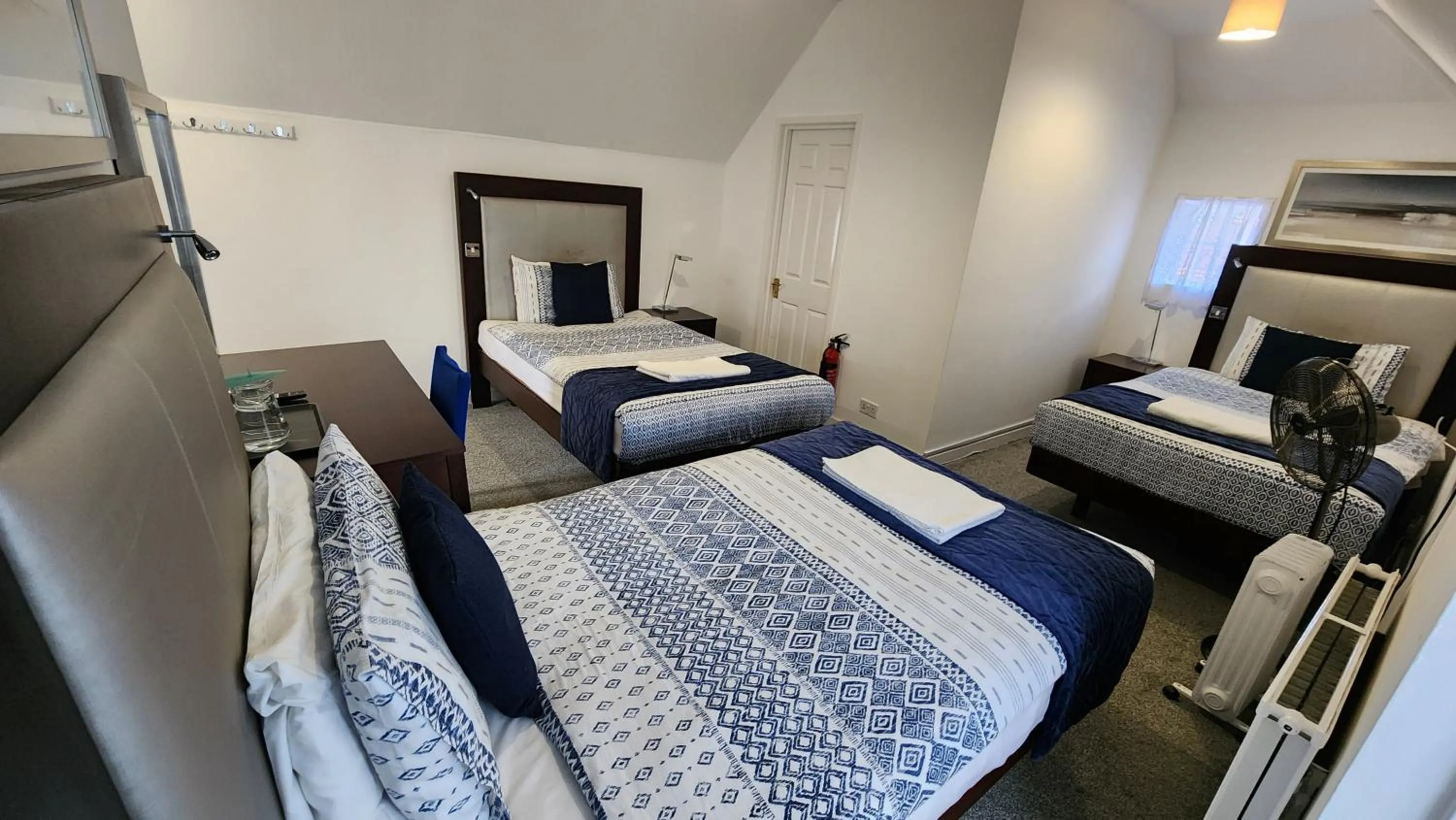 Bedroom, Bed in Gatwick Castle B&B