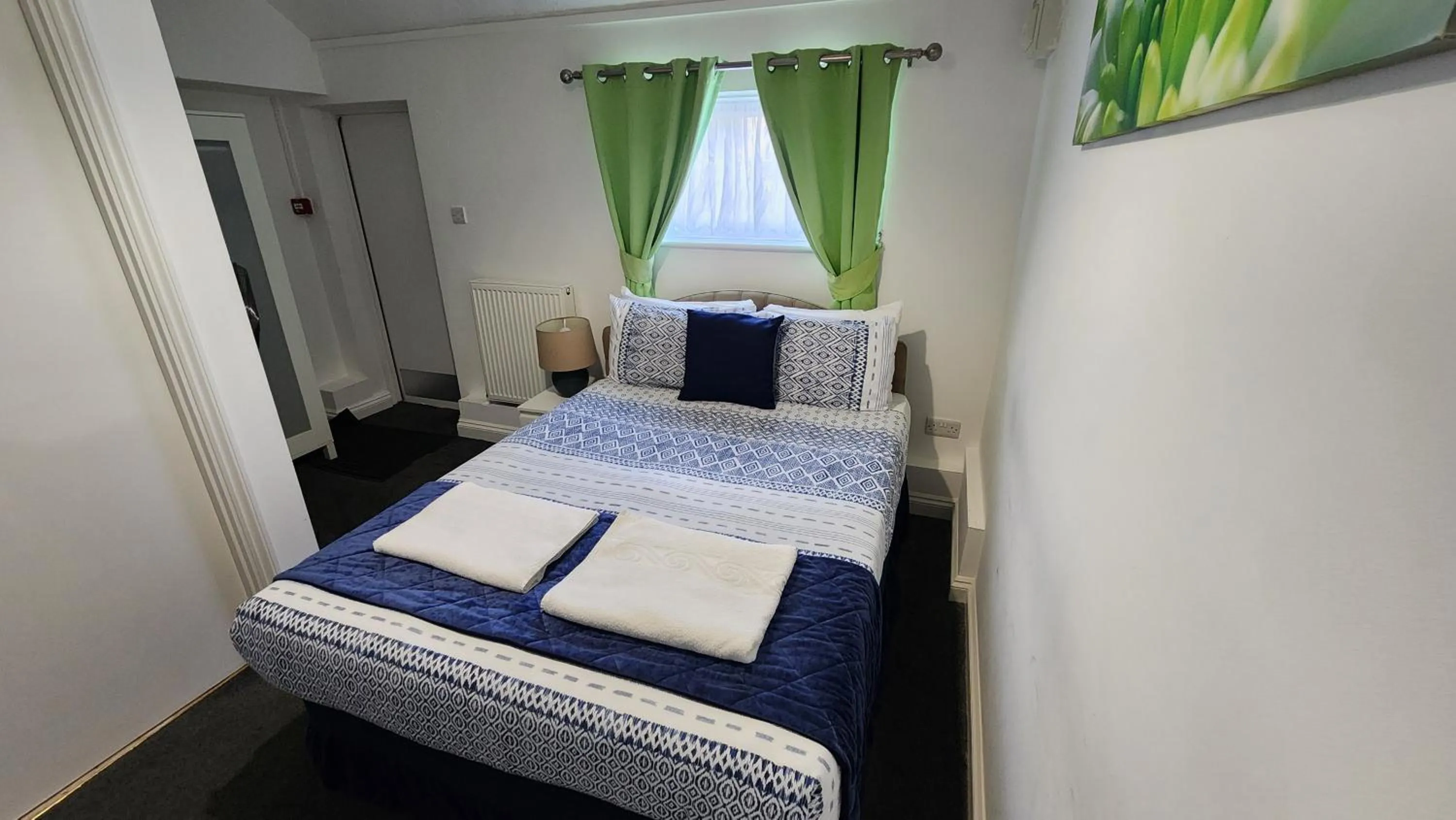 Bedroom, Bed in Gatwick Castle B&B