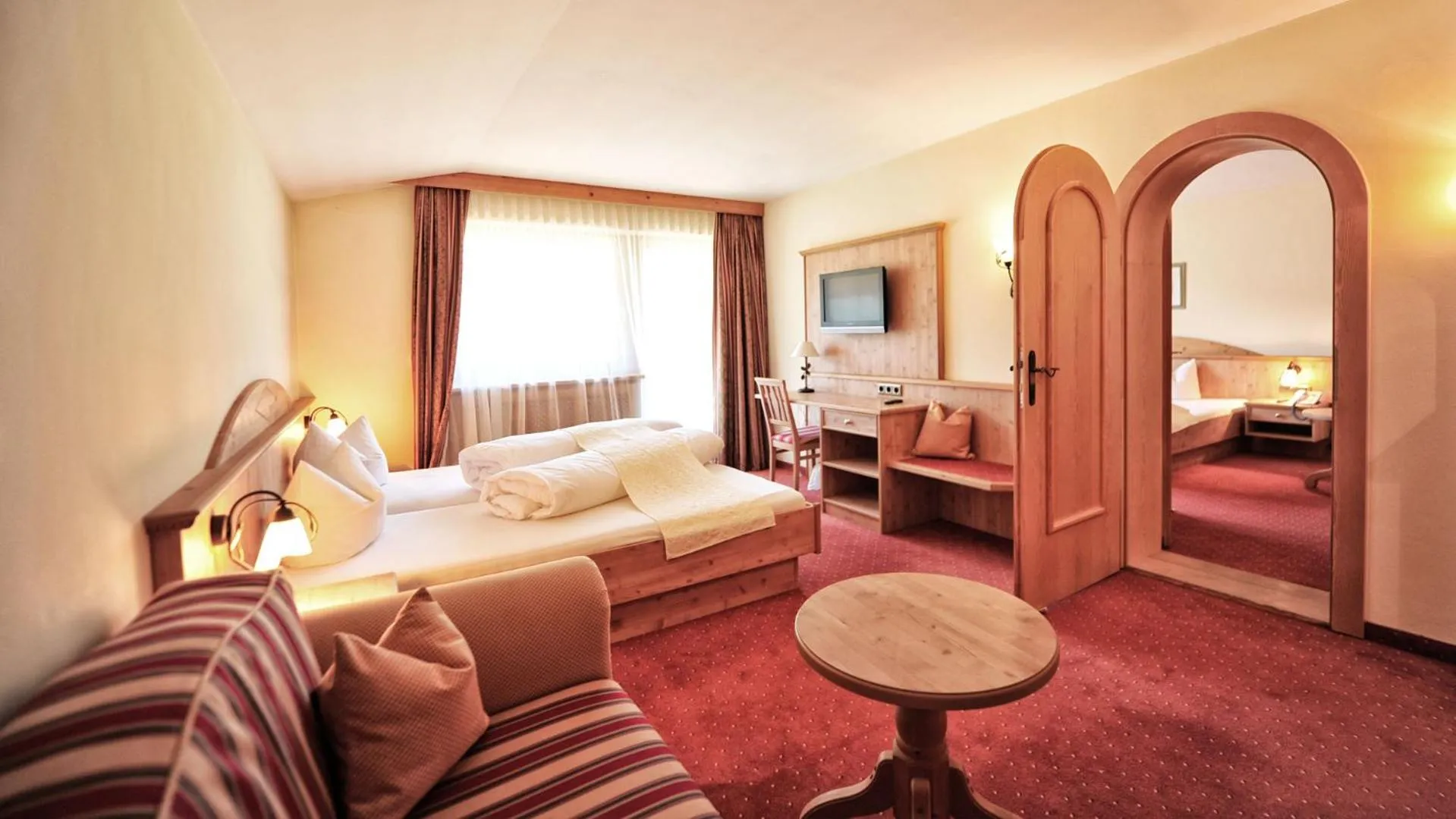 Communal lounge/ TV room in Hotel Königsblick by keyone