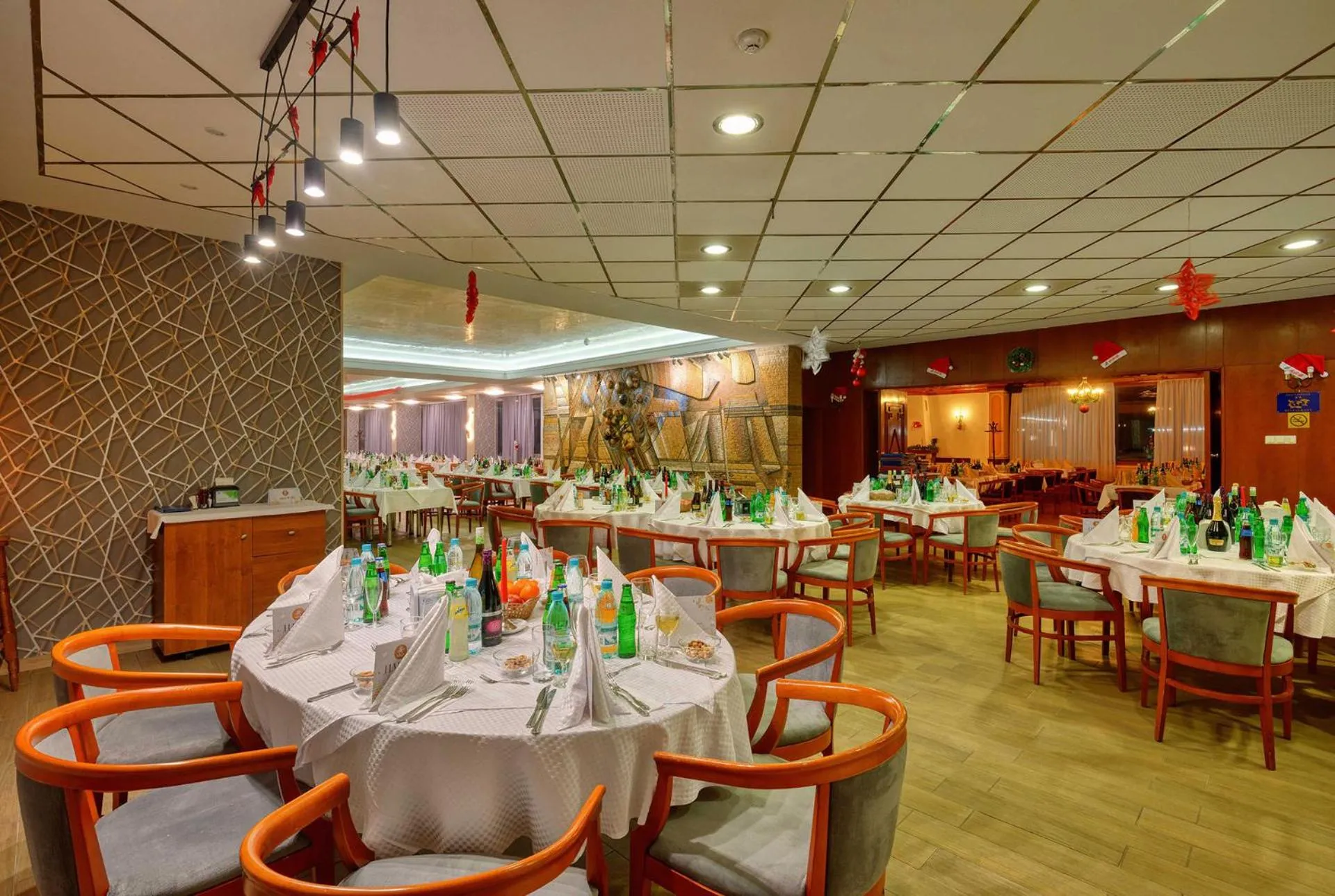 Restaurant/places to eat in Augusta SPA Hotel