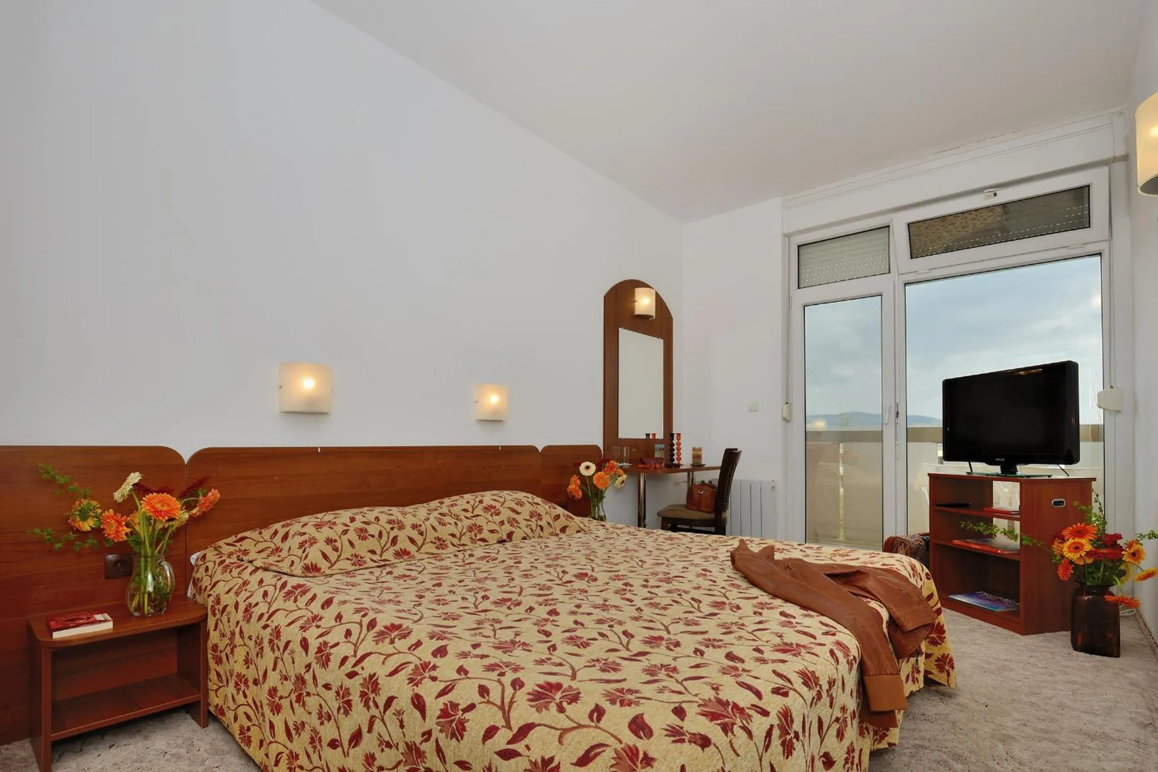 Bed in Augusta SPA Hotel