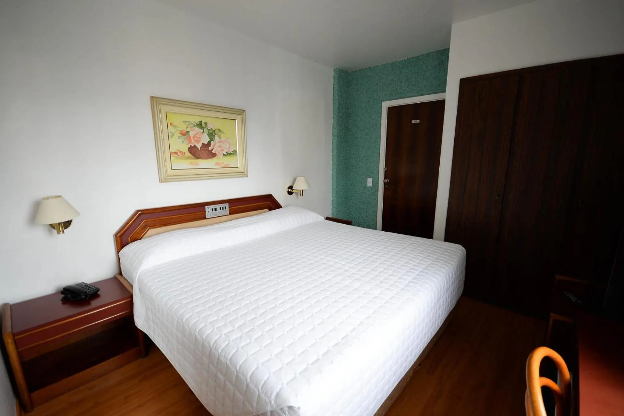 Photo of the whole room, Bed in Caravelle Palace Hotel