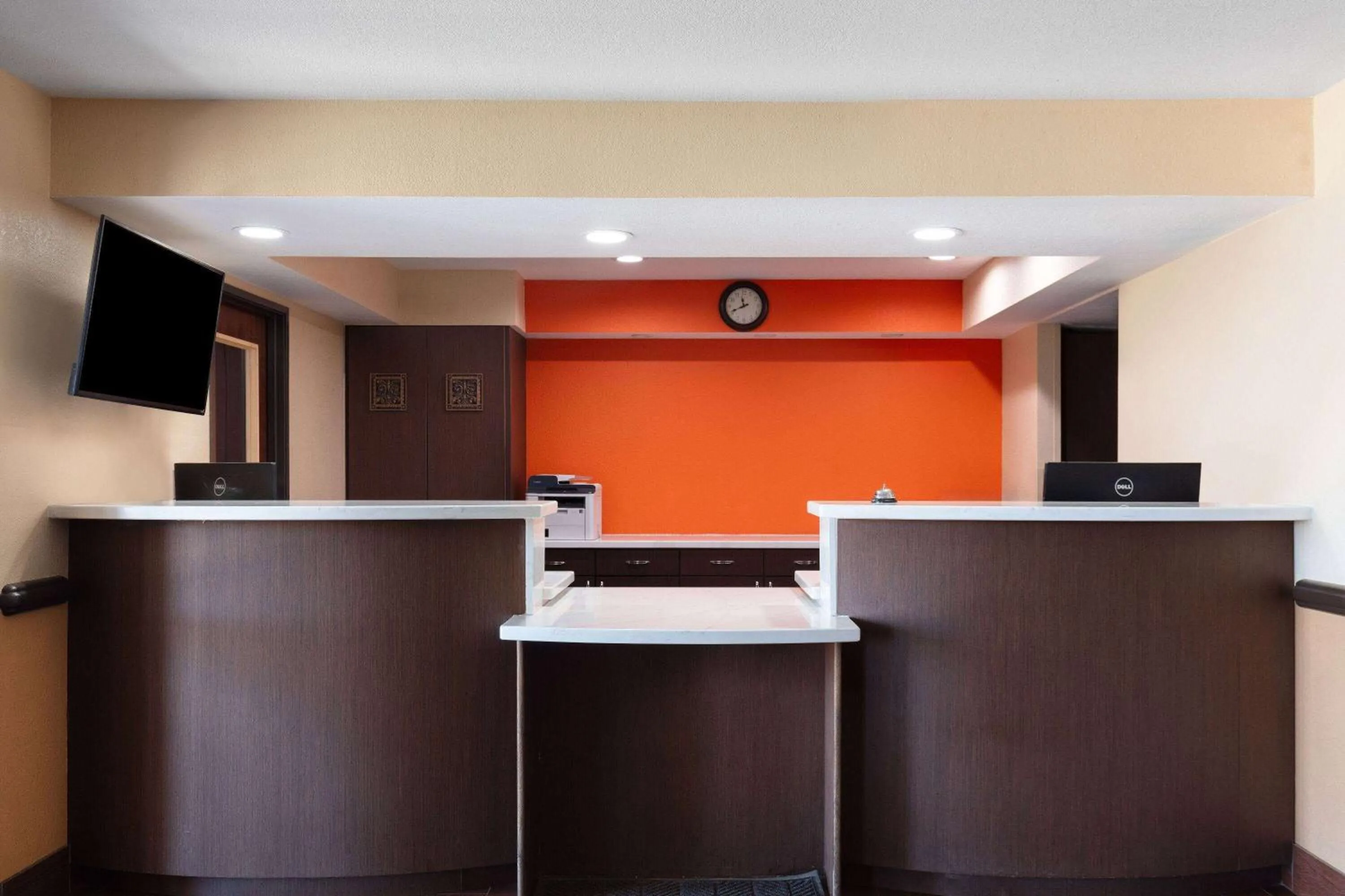 Lobby or reception in Howard Johnson by Wyndham Williams