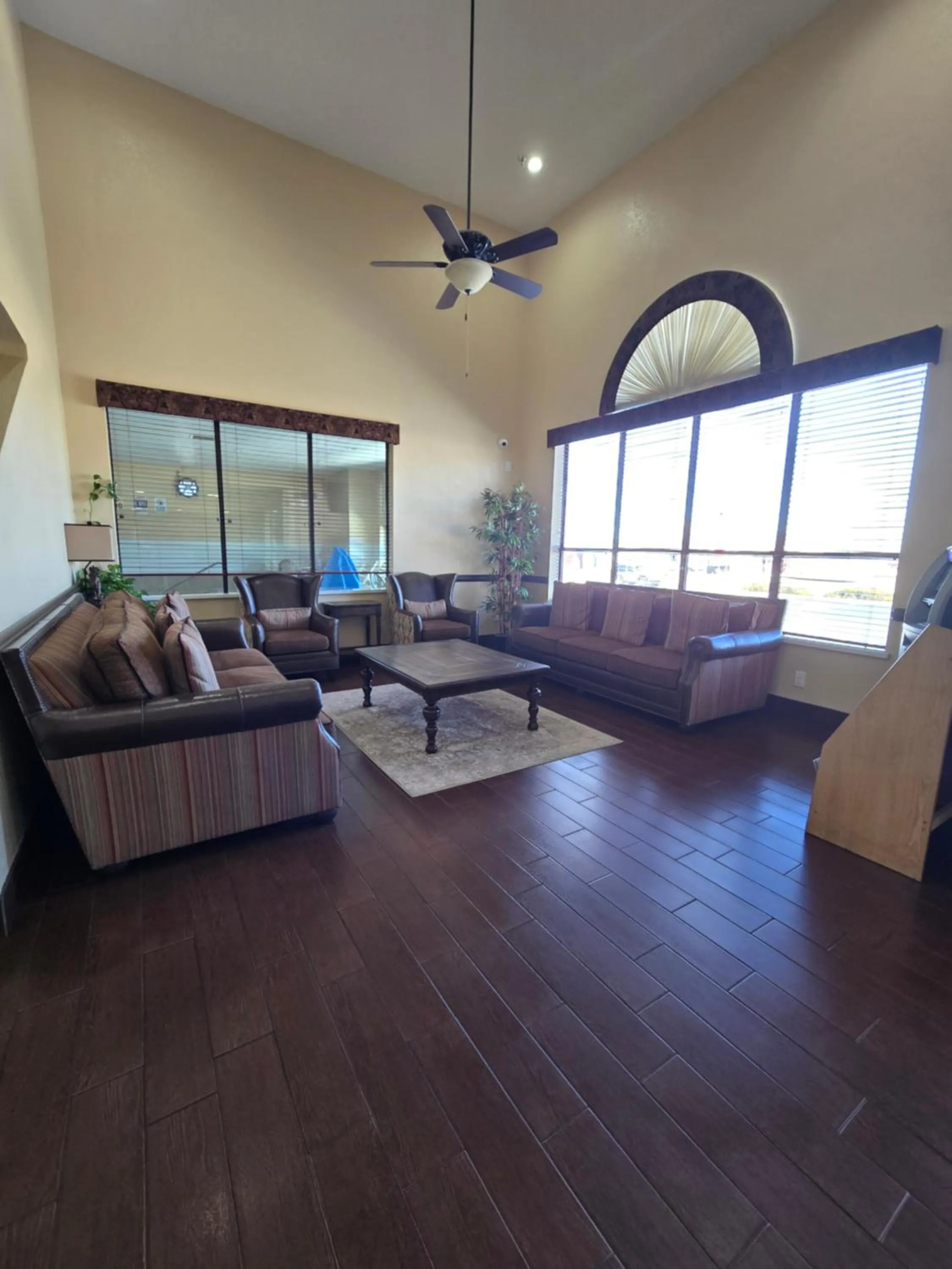 Lobby or reception in Howard Johnson by Wyndham Williams