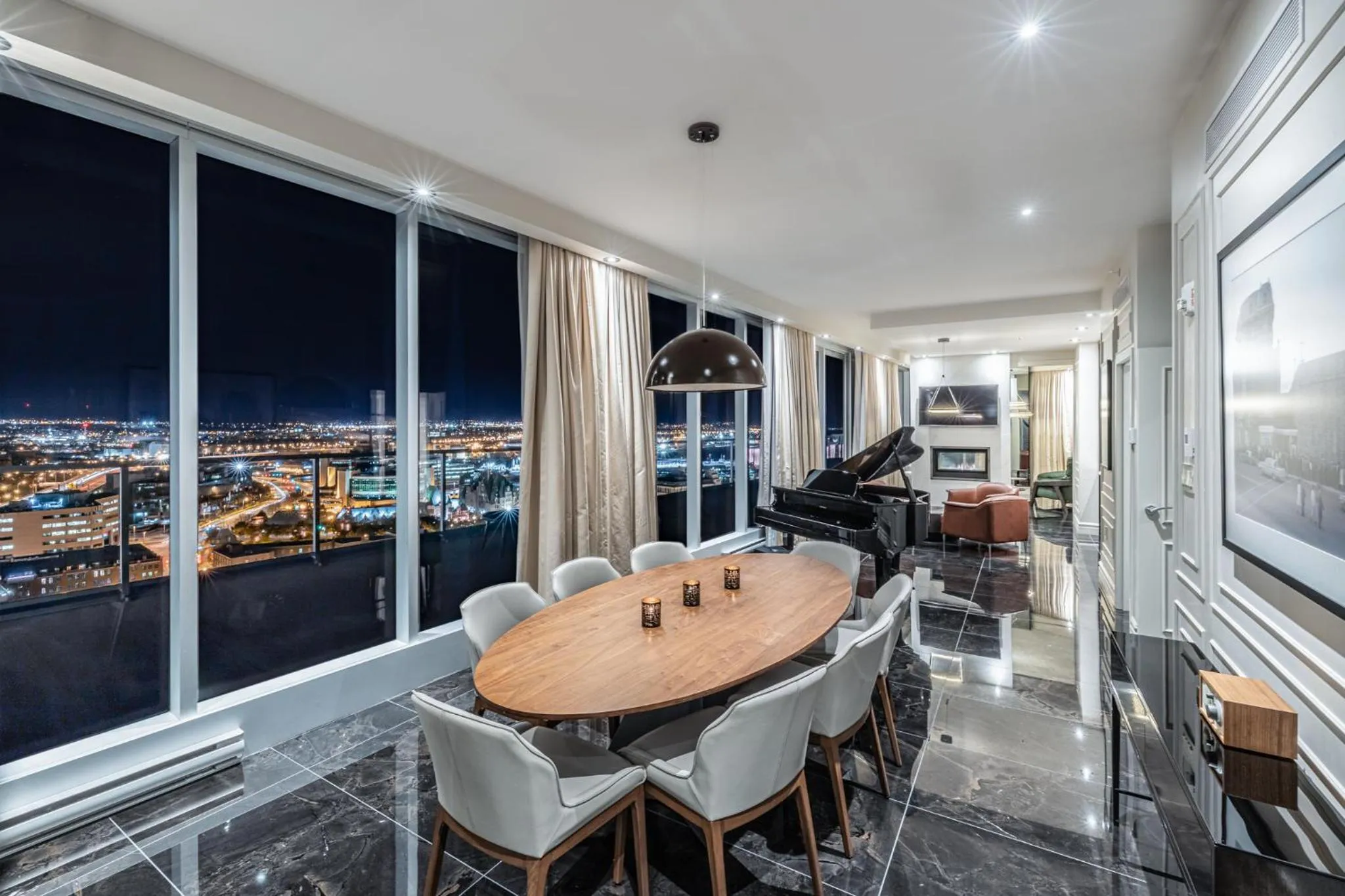 Dining area in Le Capitole Hotel
