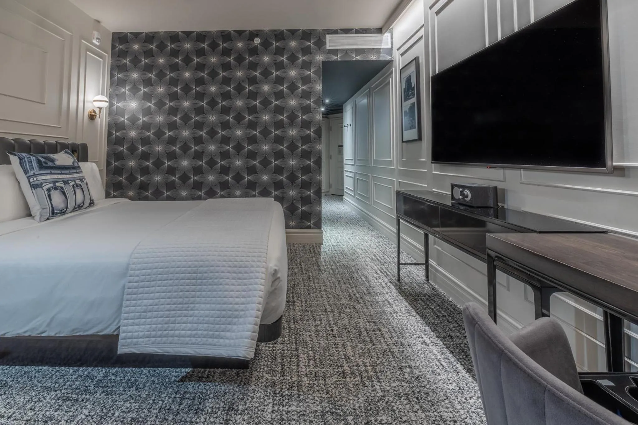 Bed in Le Capitole Hotel