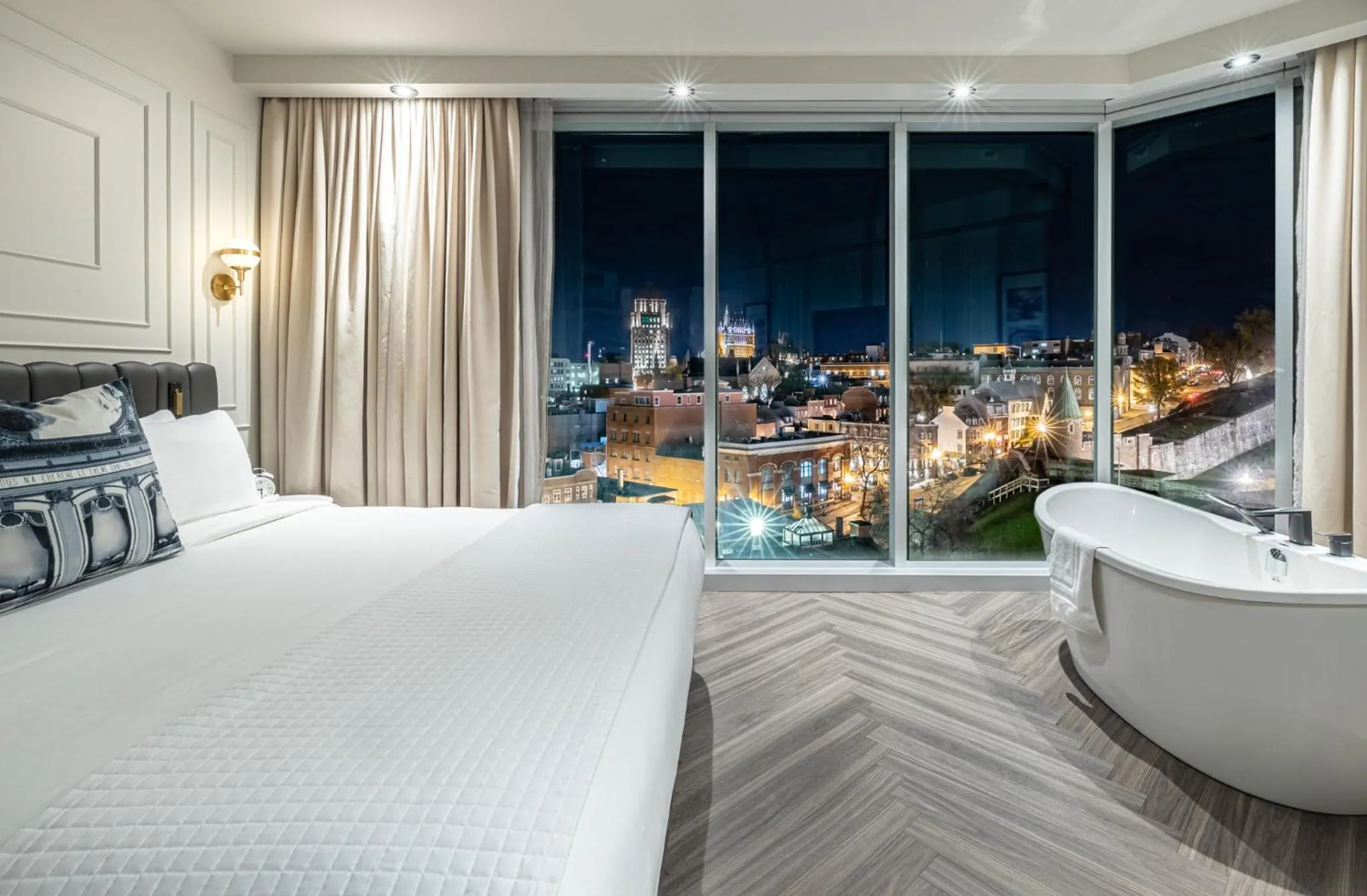 Bed in Le Capitole Hotel