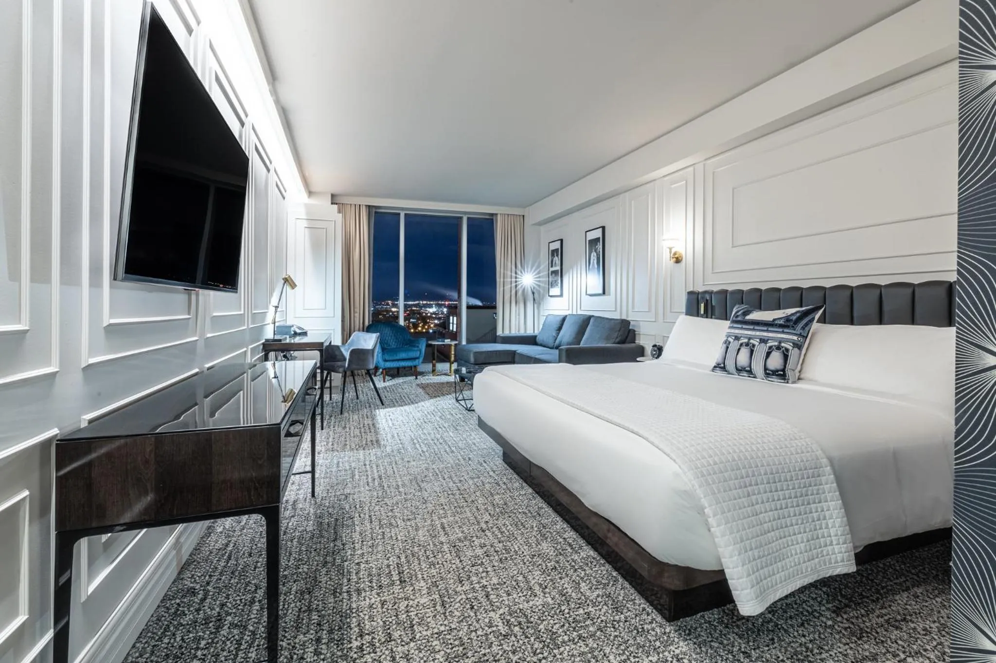 TV and multimedia, Bed in Le Capitole Hotel