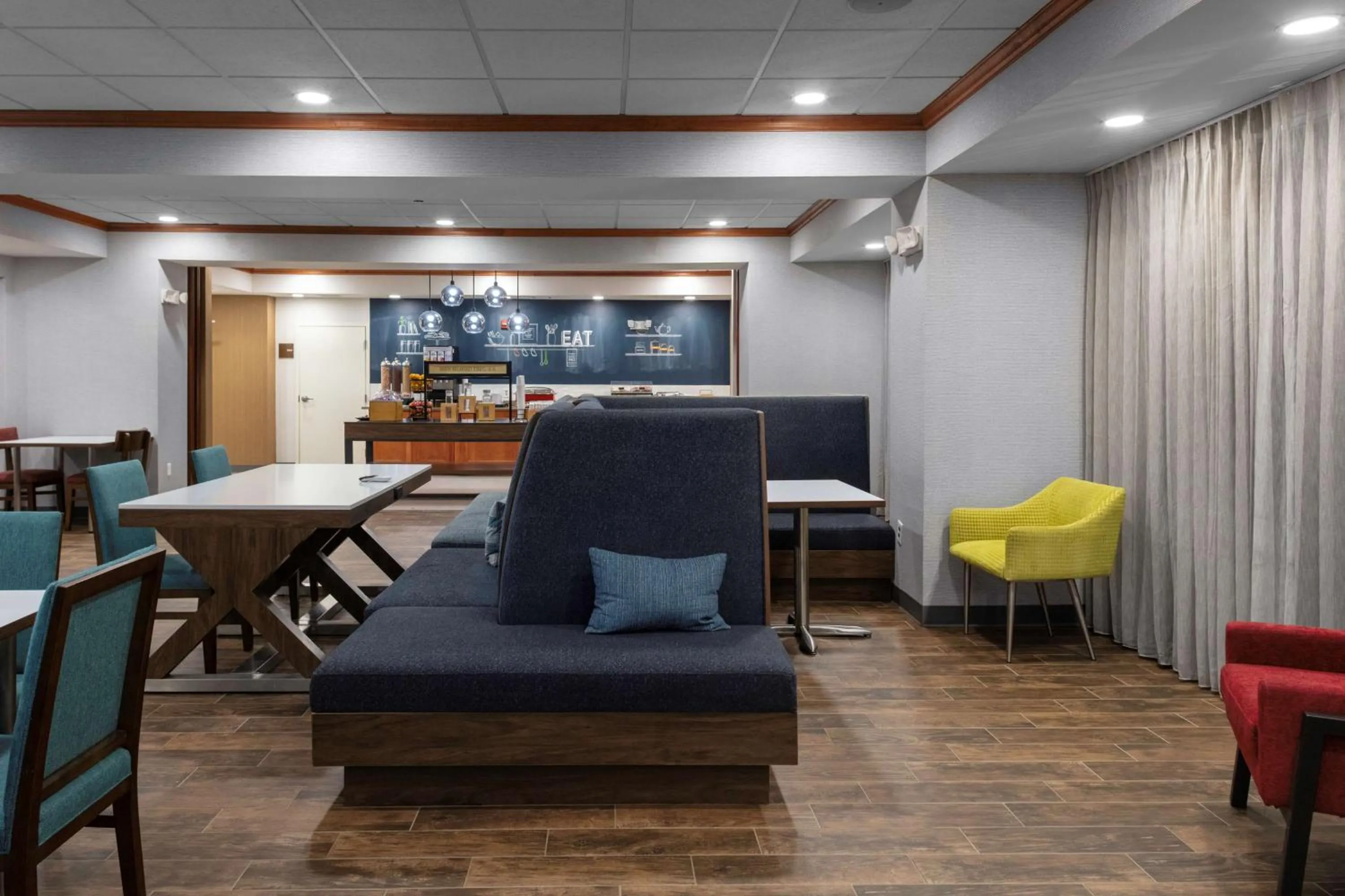 Breakfast in Hampton Inn Gretna - Smith Mountain Lake