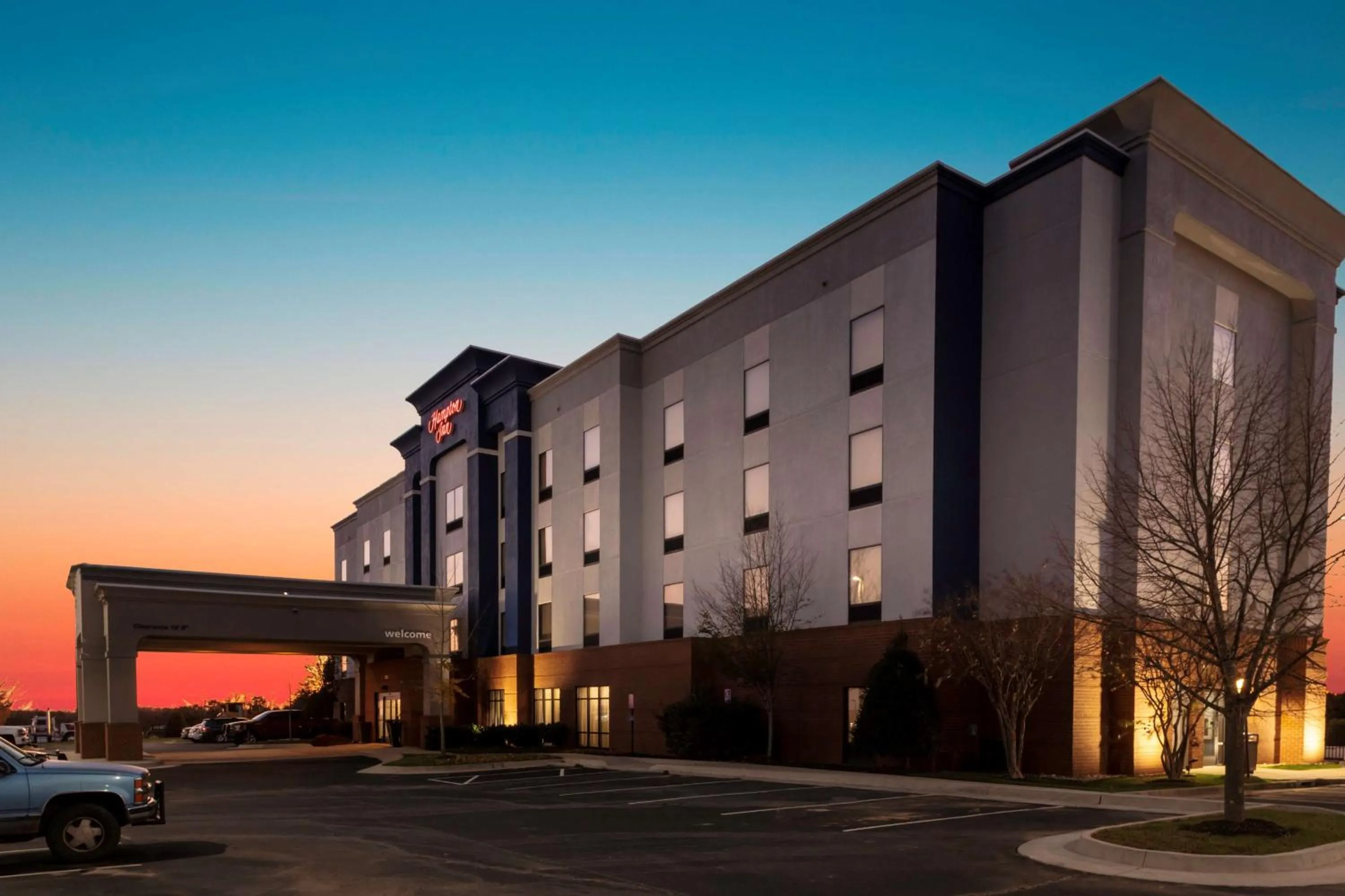 Property building in Hampton Inn Gretna - Smith Mountain Lake
