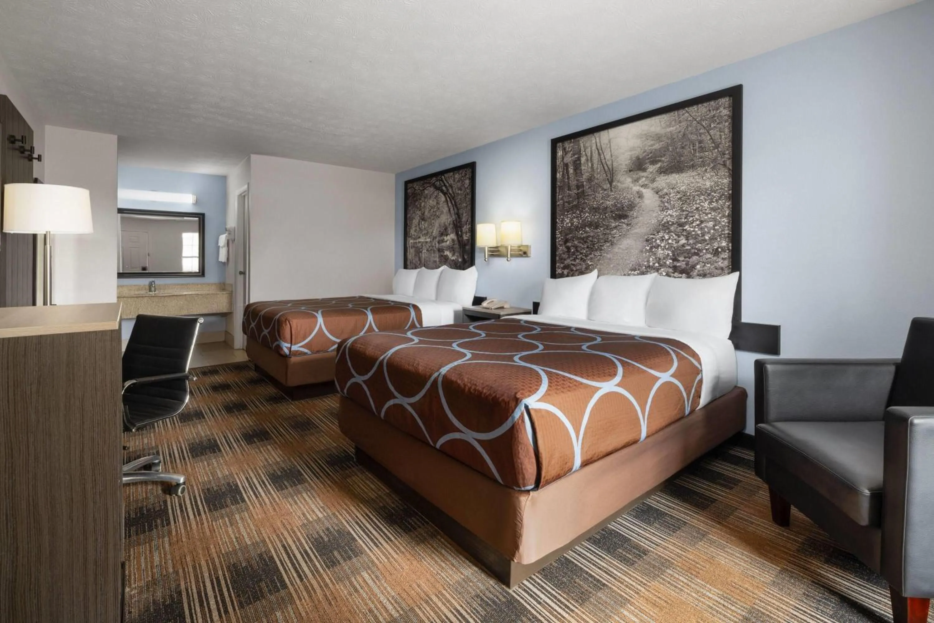 Photo of the whole room, Bed in Super 8 by Wyndham Covington