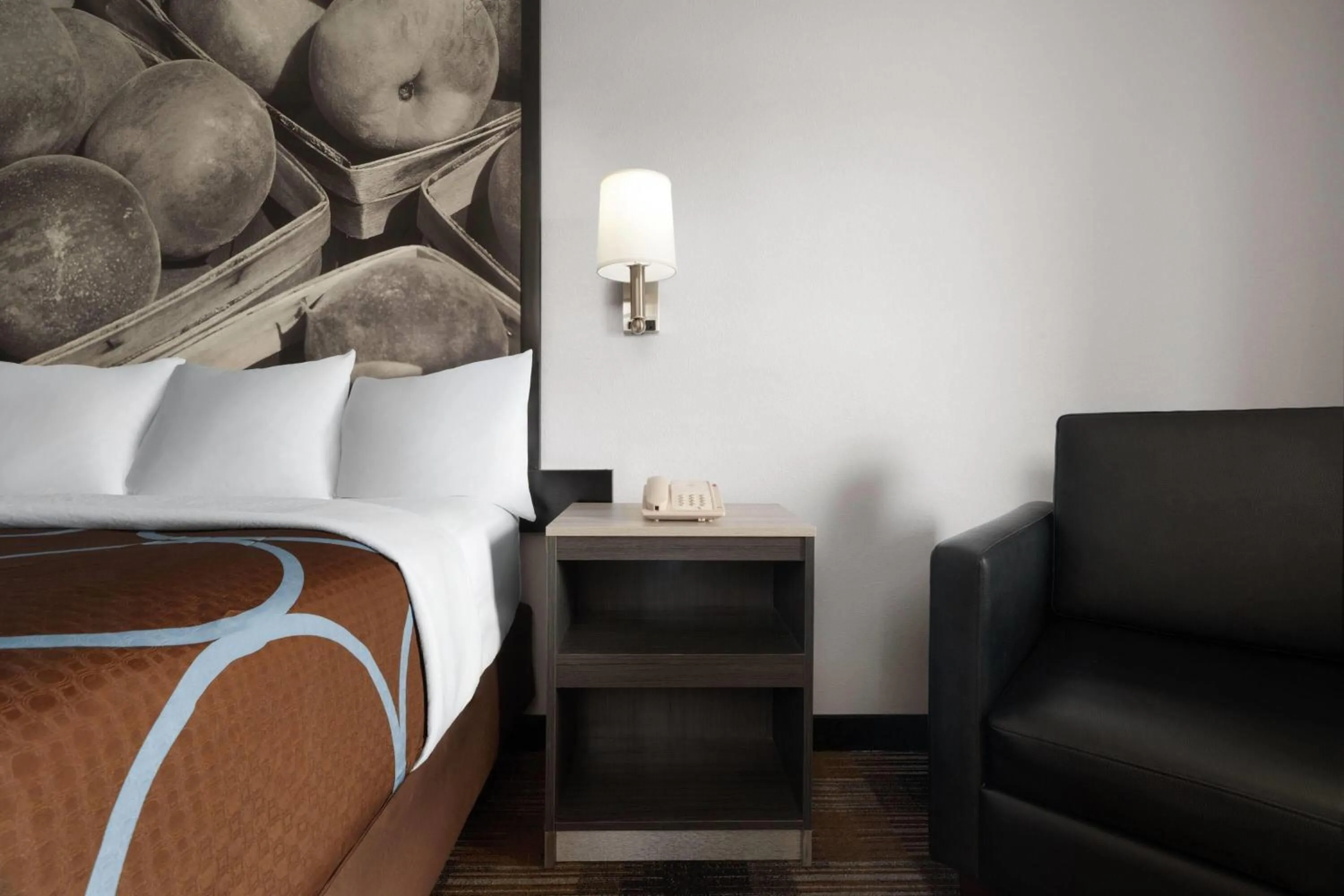 Photo of the whole room, Bed in Super 8 by Wyndham Covington