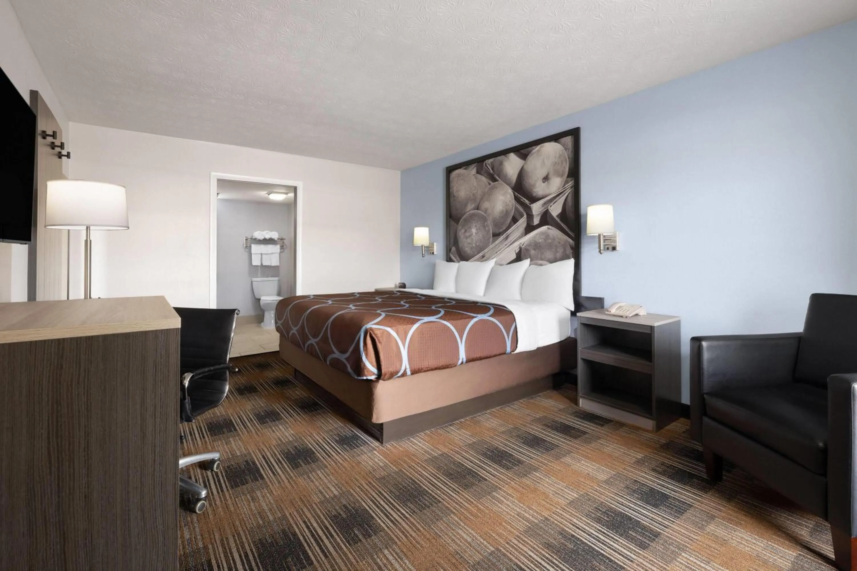 Photo of the whole room, Bed in Super 8 by Wyndham Covington