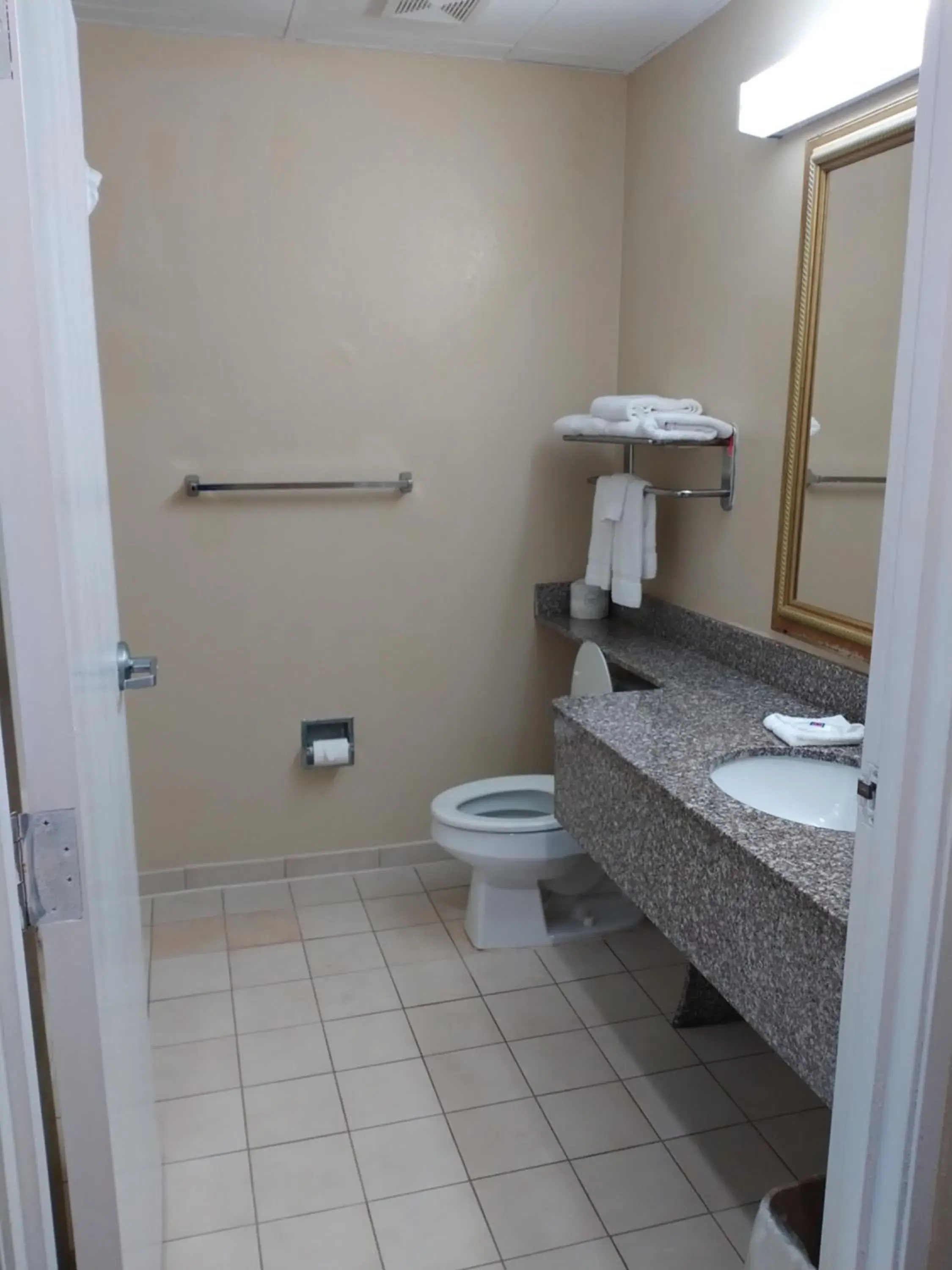 Deluxe King Room - Non-Smoking in Motel 6 Dawsonville GA North GA Premium Outlets Deluxe King Room - Non-Smoking in Motel 6 Dawsonville GA North GA Premium Outlets