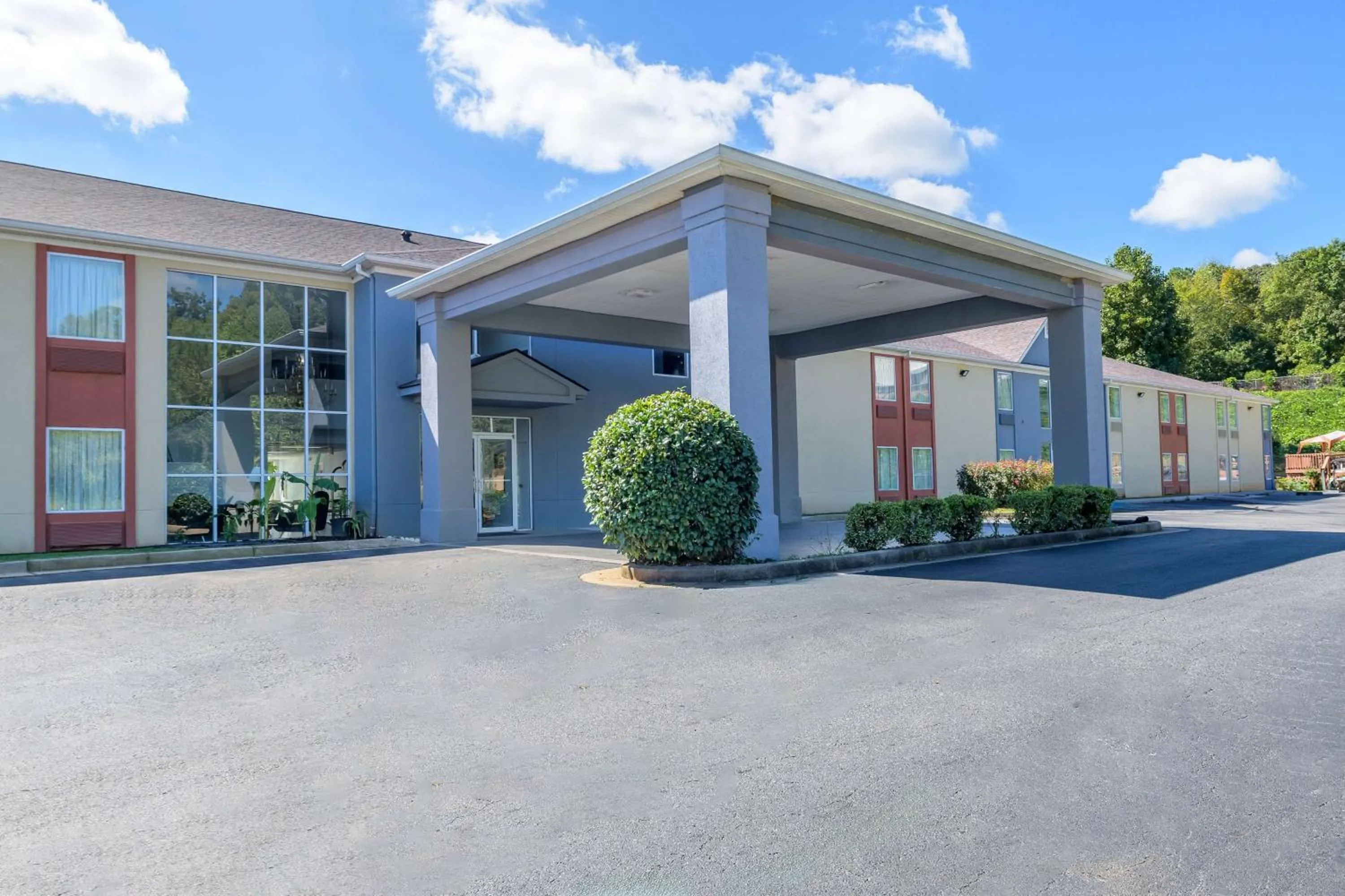 Property building in Motel 6 Dawsonville GA North GA Premium Outlets