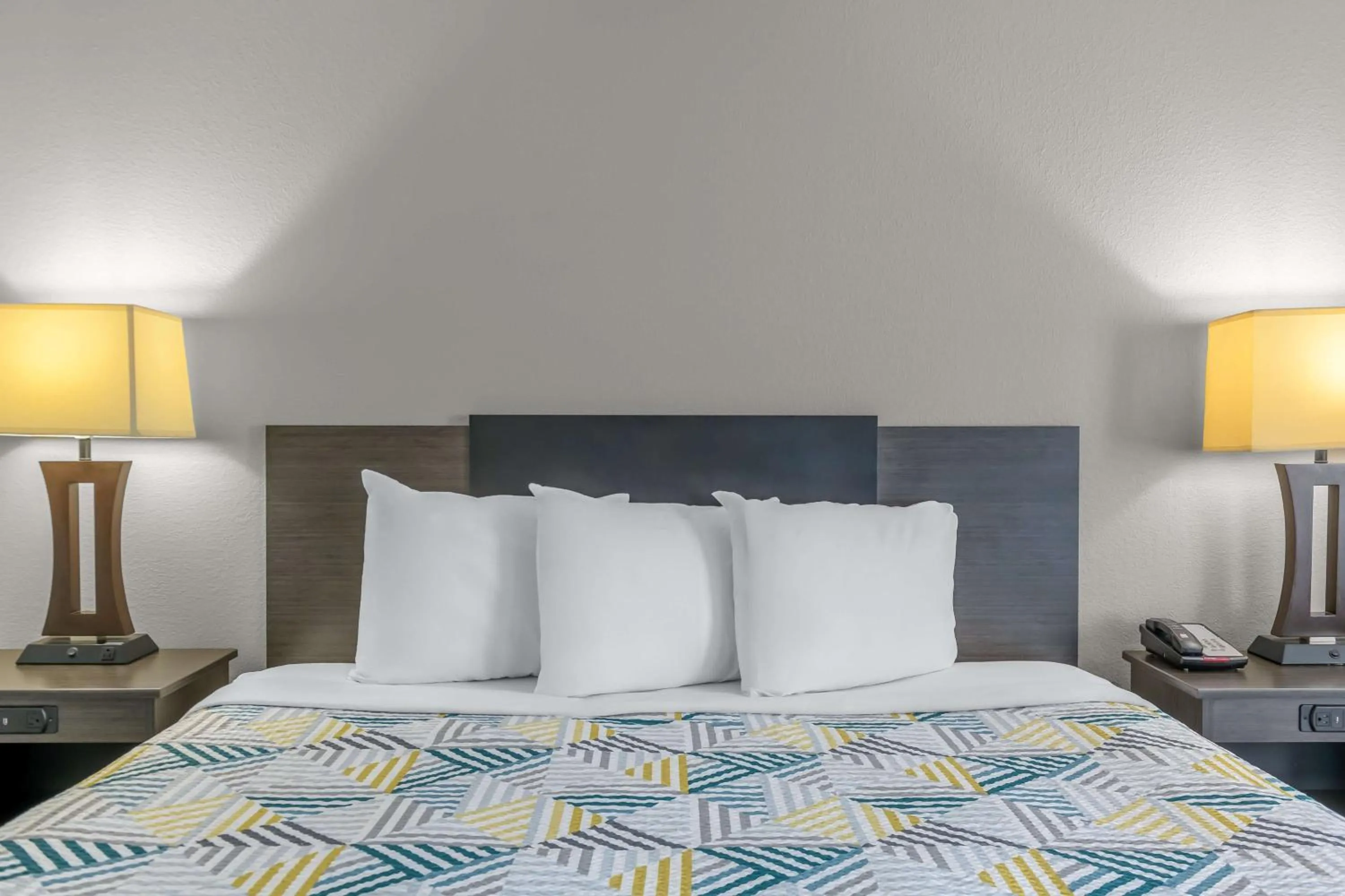 Bedroom, Bed in Motel 6 Dawsonville GA North GA Premium Outlets