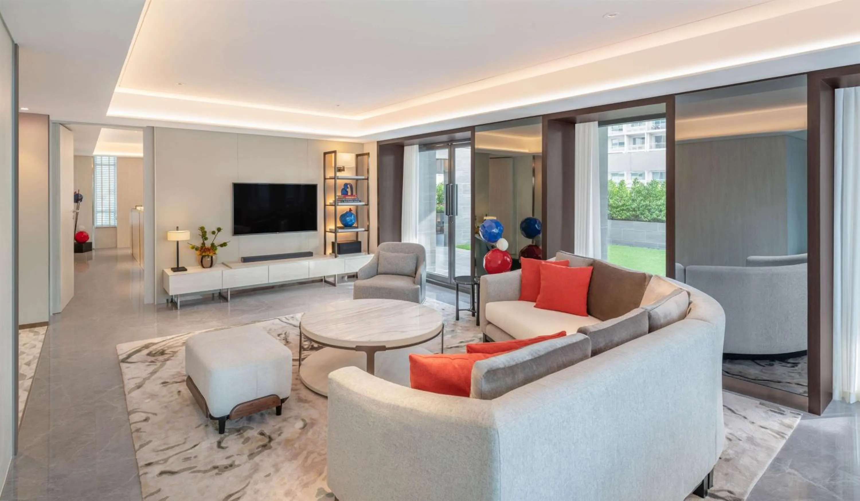 Living room in DoubleTree by Hilton Bangkok Ploenchit