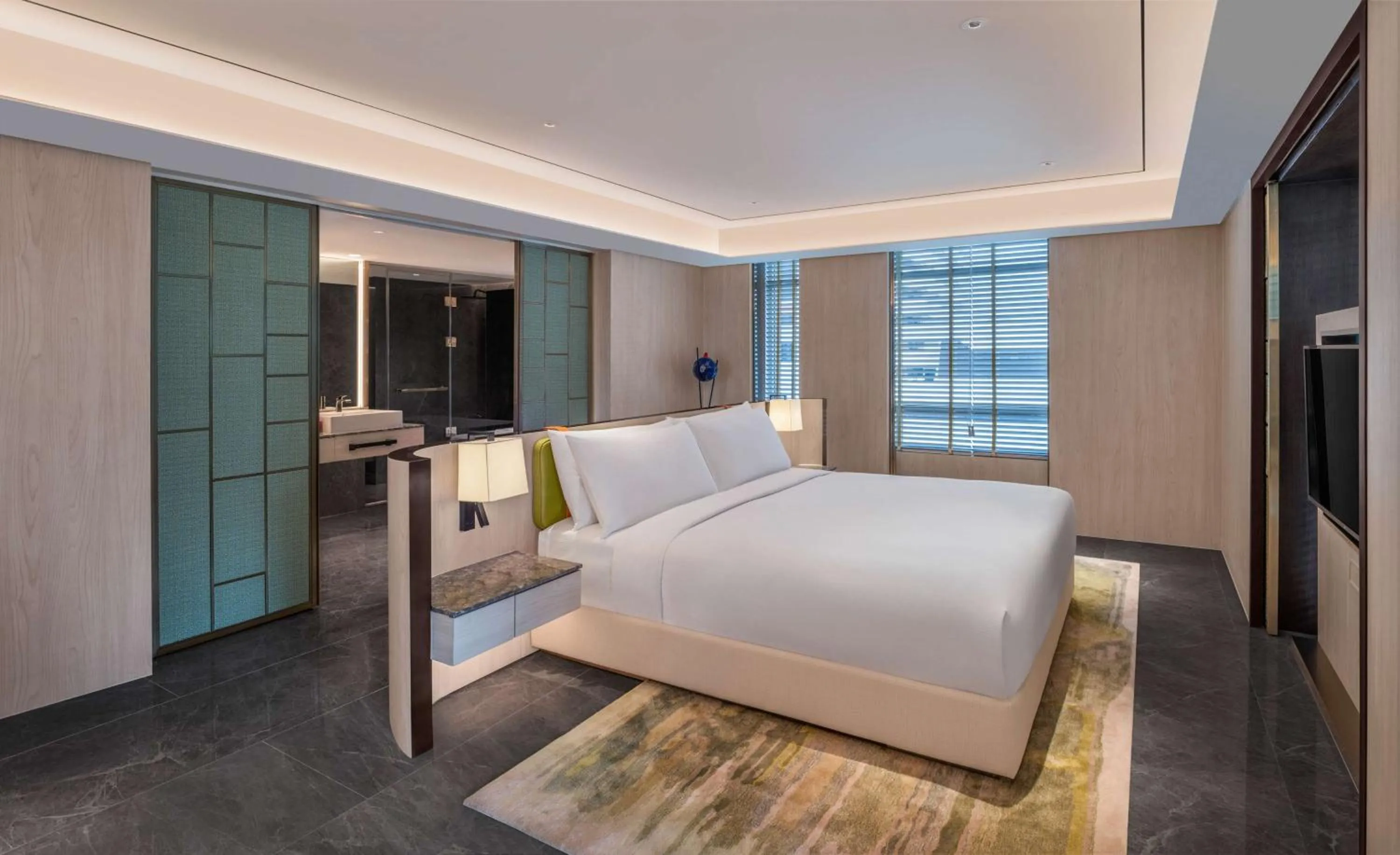 Bed in DoubleTree by Hilton Bangkok Ploenchit
