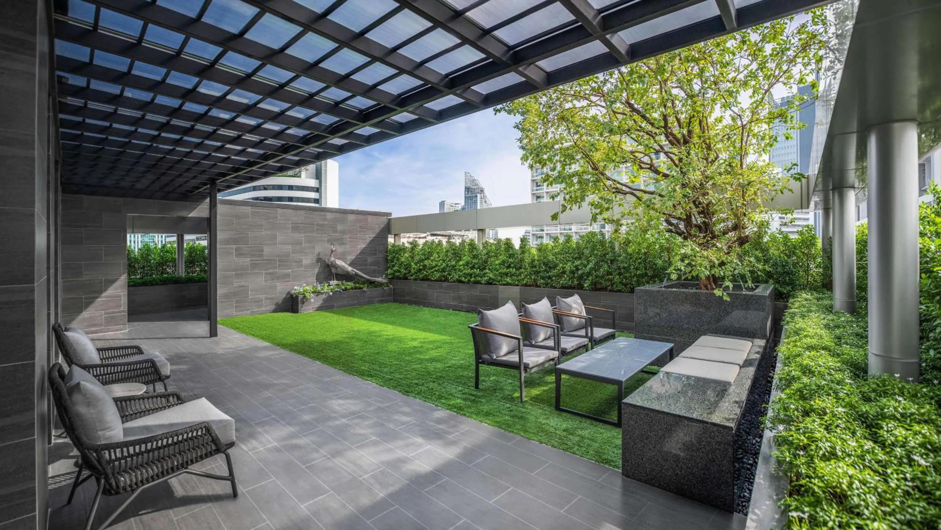 Living room in DoubleTree by Hilton Bangkok Ploenchit