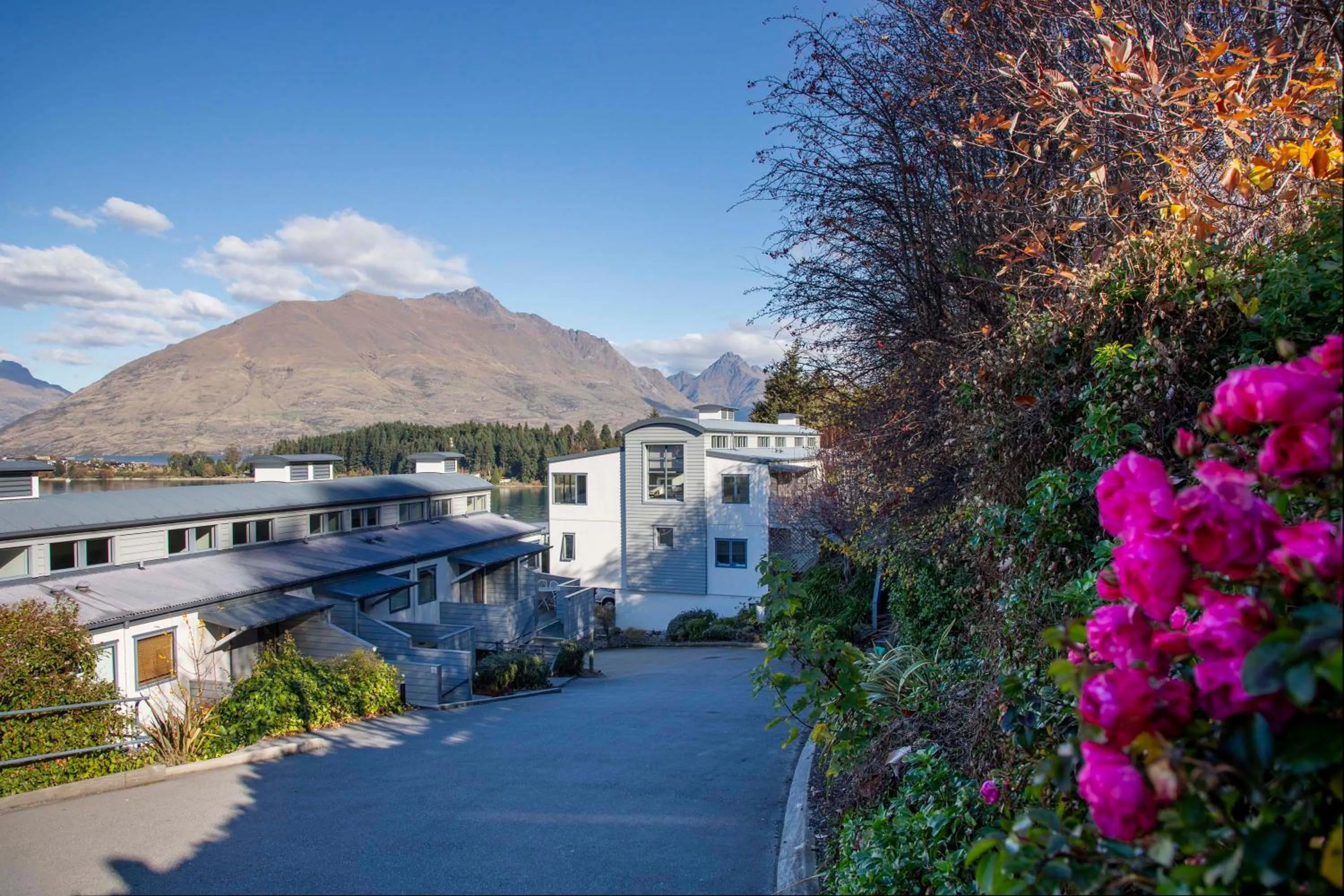 Property building in Mantra The Point