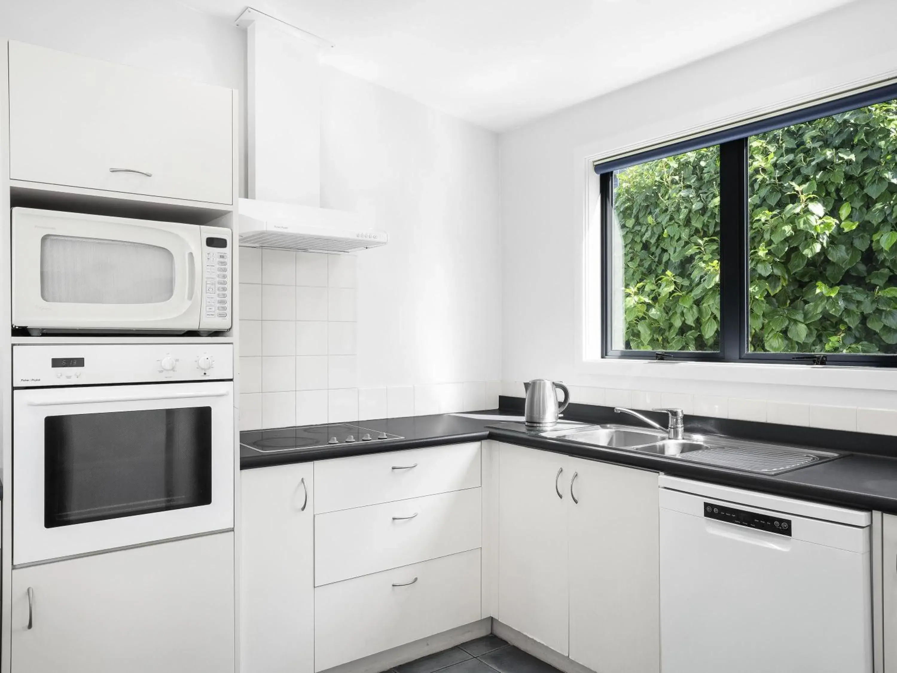 Four-bedroom lake view suite in Mantra The Point Four-bedroom lake view suite in Mantra The Point