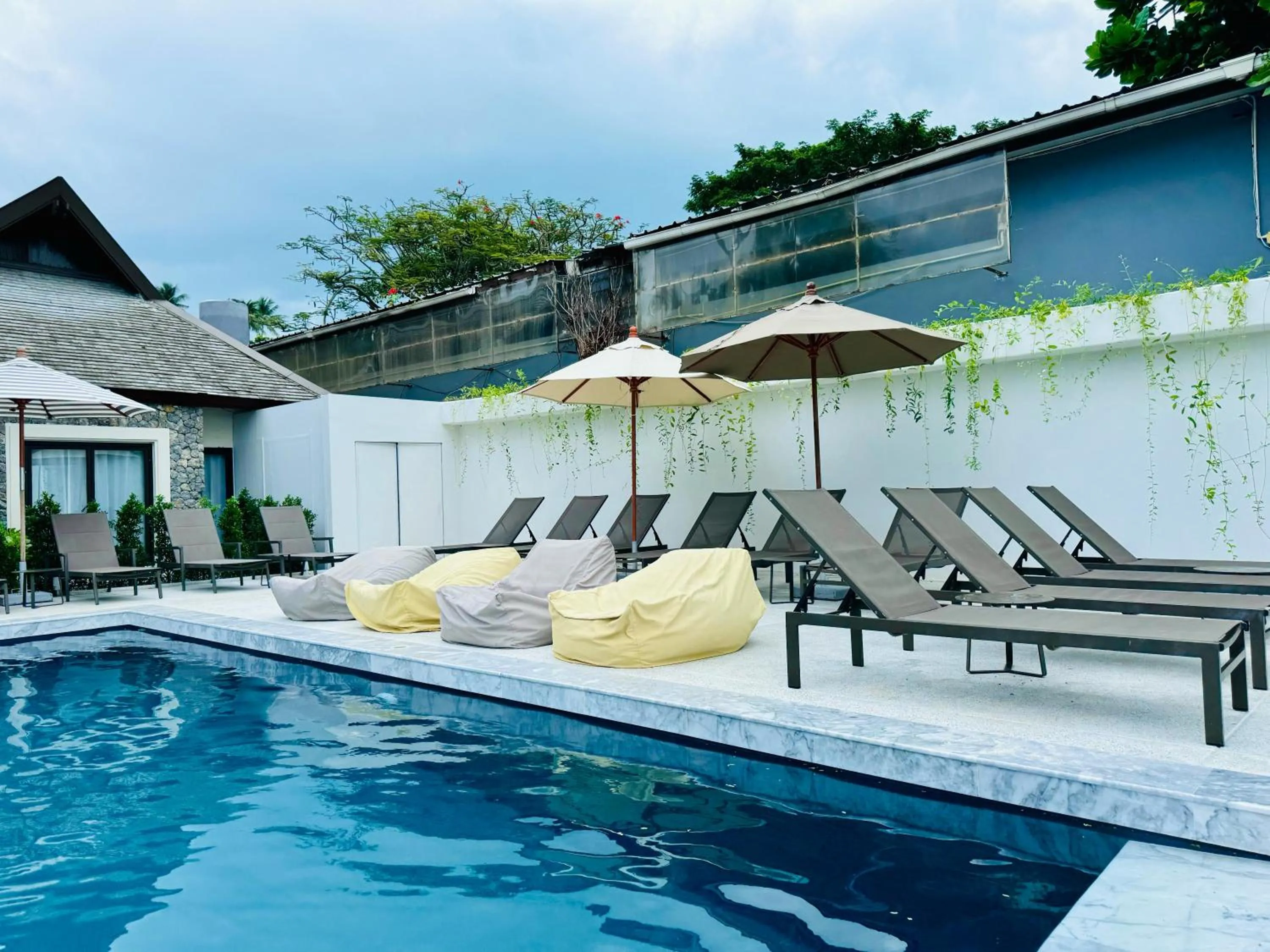 Swimming pool in Baan Haad Ngam Boutique Resort