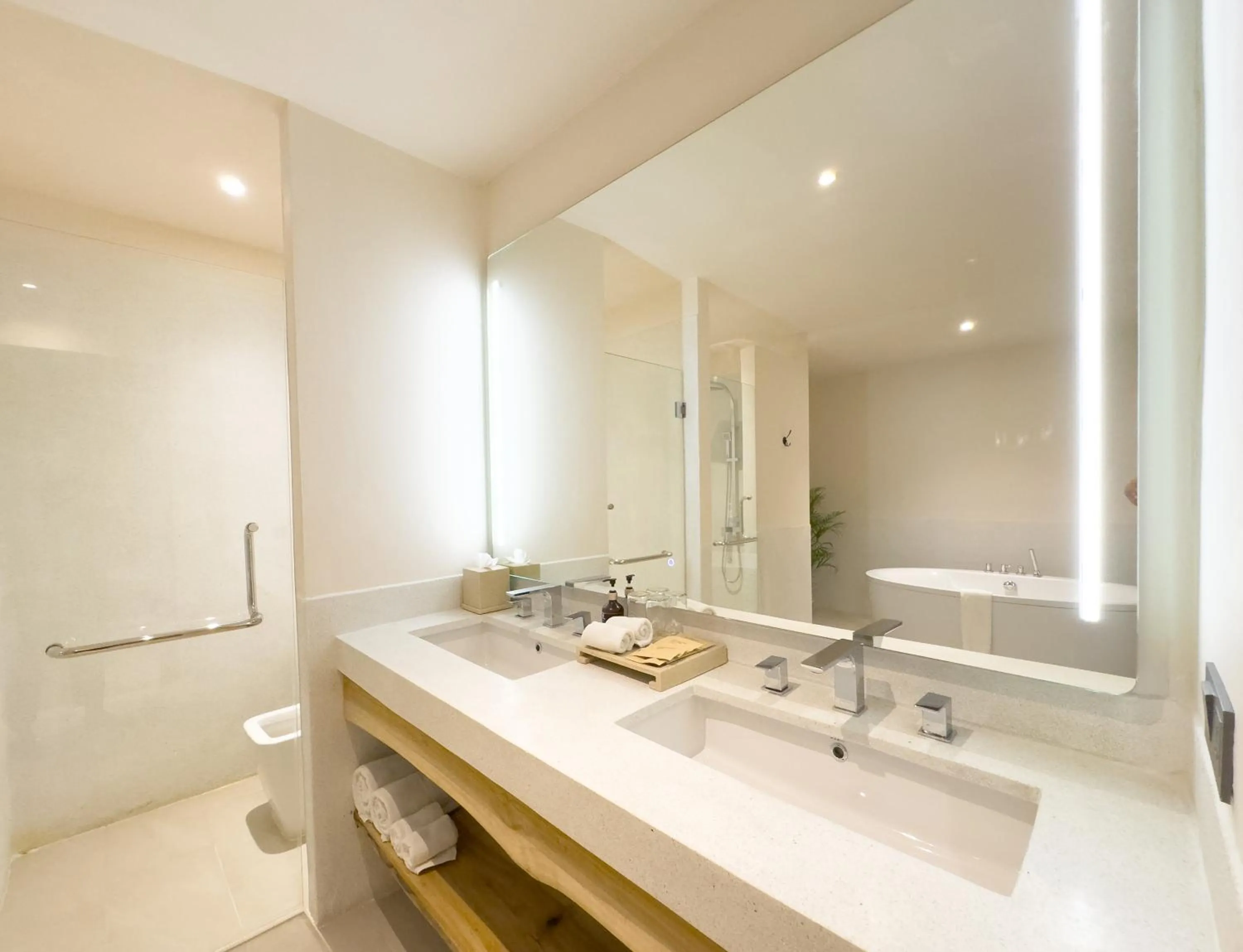 Toilet in Baan Haad Ngam Boutique Resort