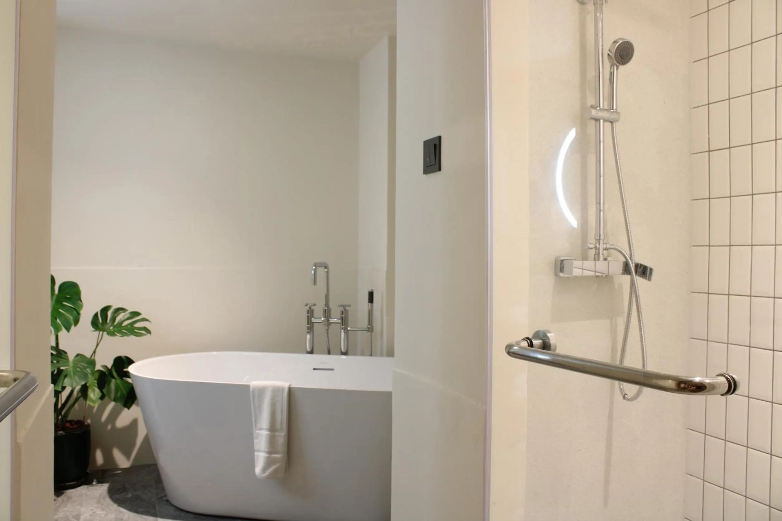 Bathroom in Baan Haad Ngam Boutique Resort