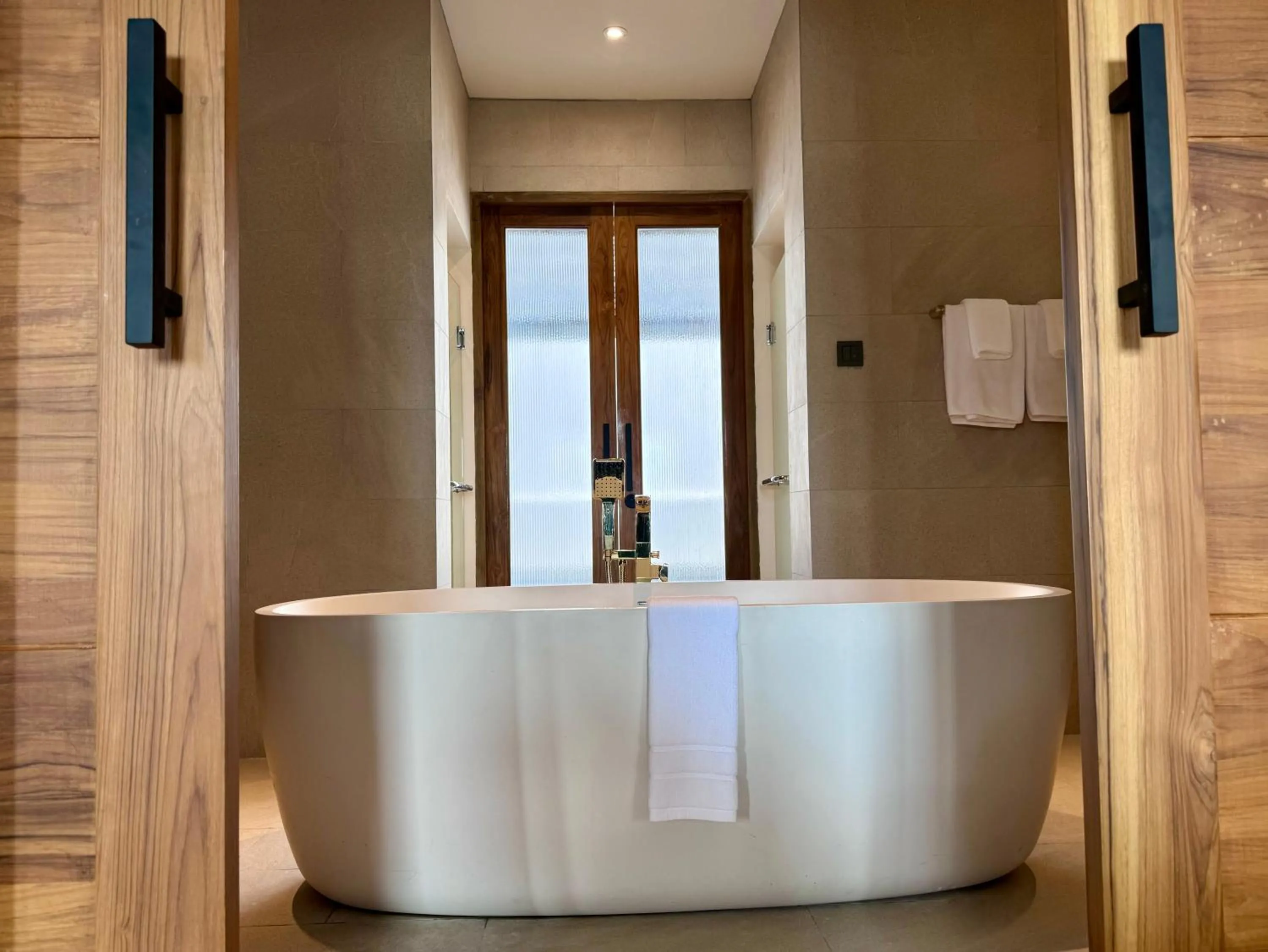 Bath in Baan Haad Ngam Boutique Resort