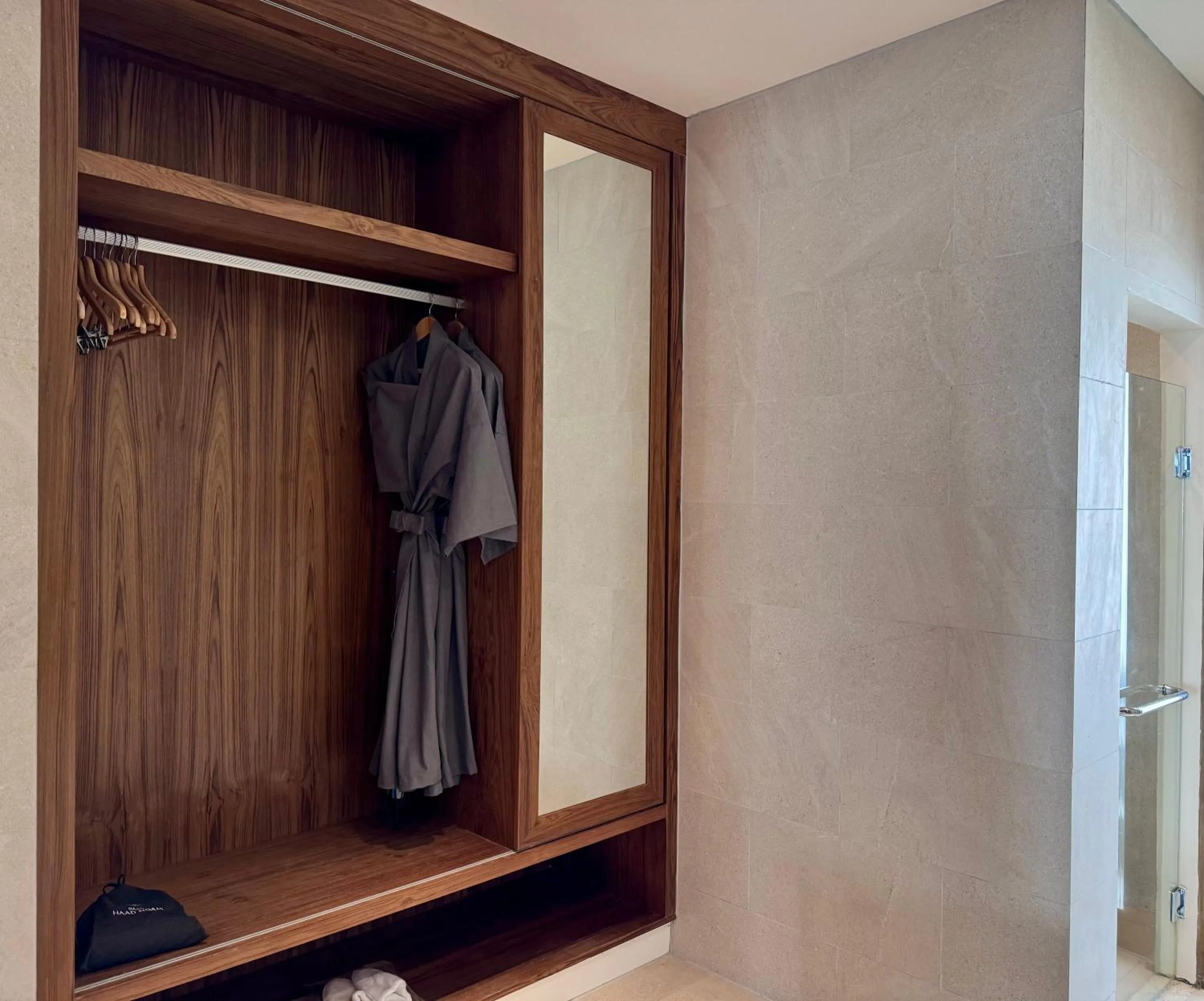 wardrobe in Baan Haad Ngam Boutique Resort